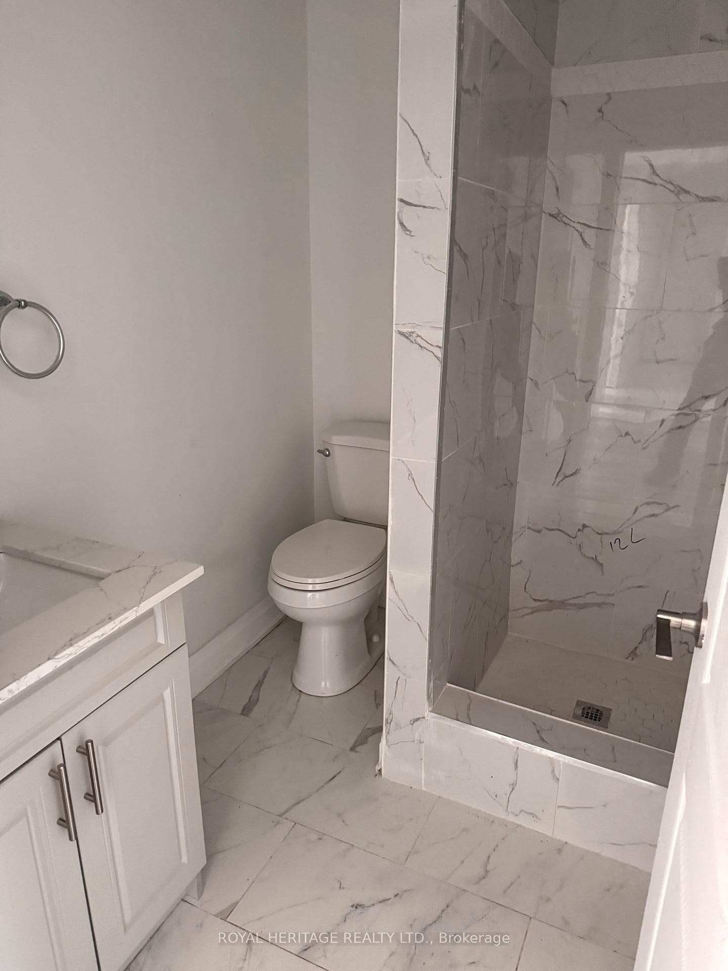 293 Louis Avenue photo 9