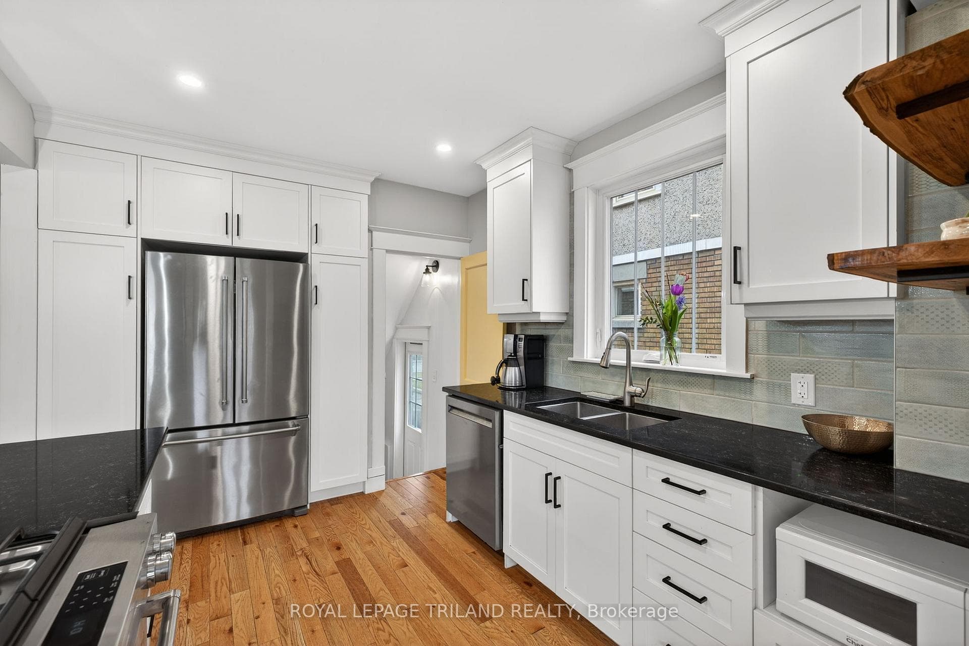 430 Mckenzie Avenue photo 10