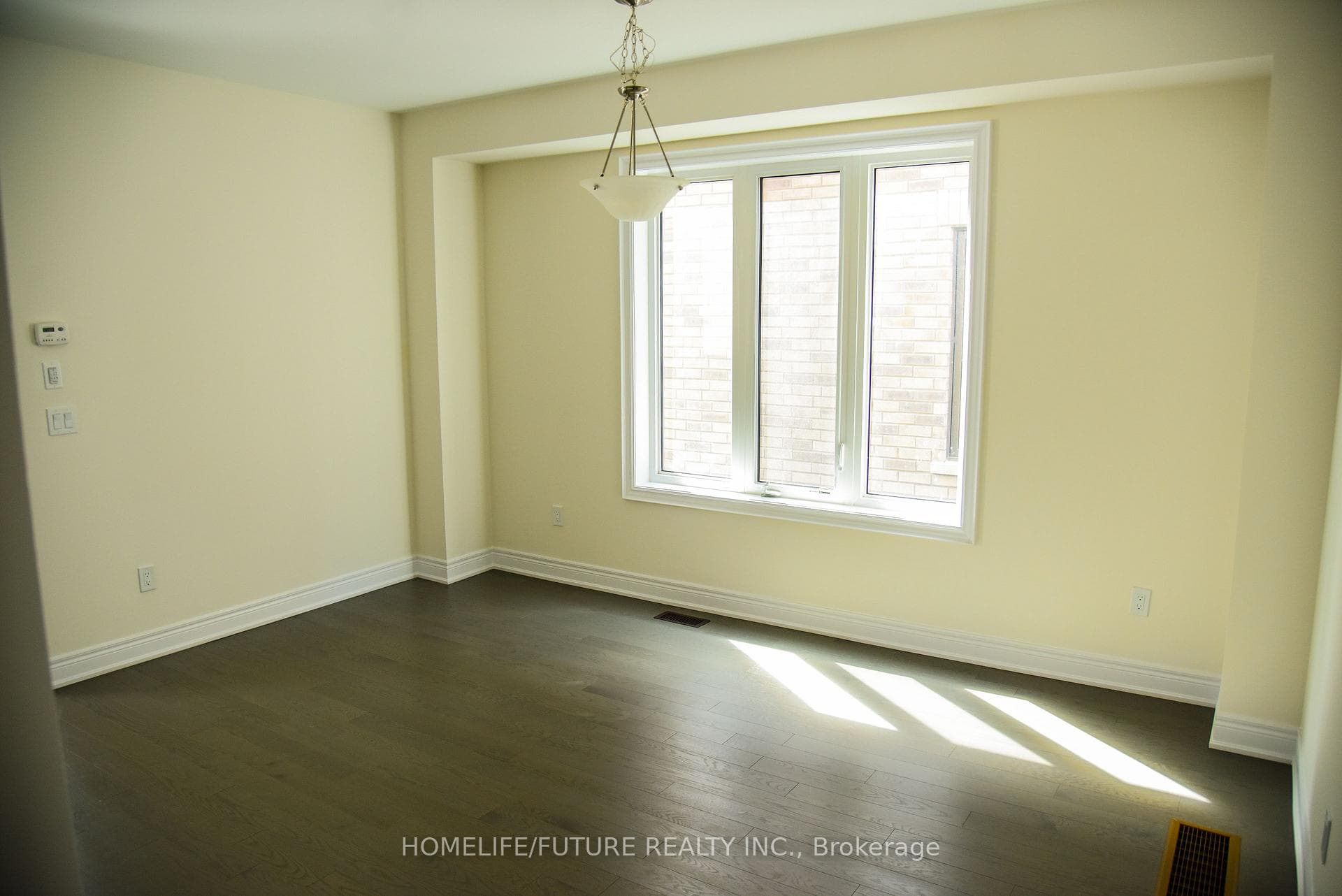 105 WAMSLEY Crescent photo 4