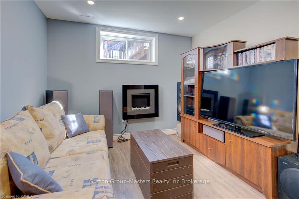 1506 CRIMSON Crescent photo 24