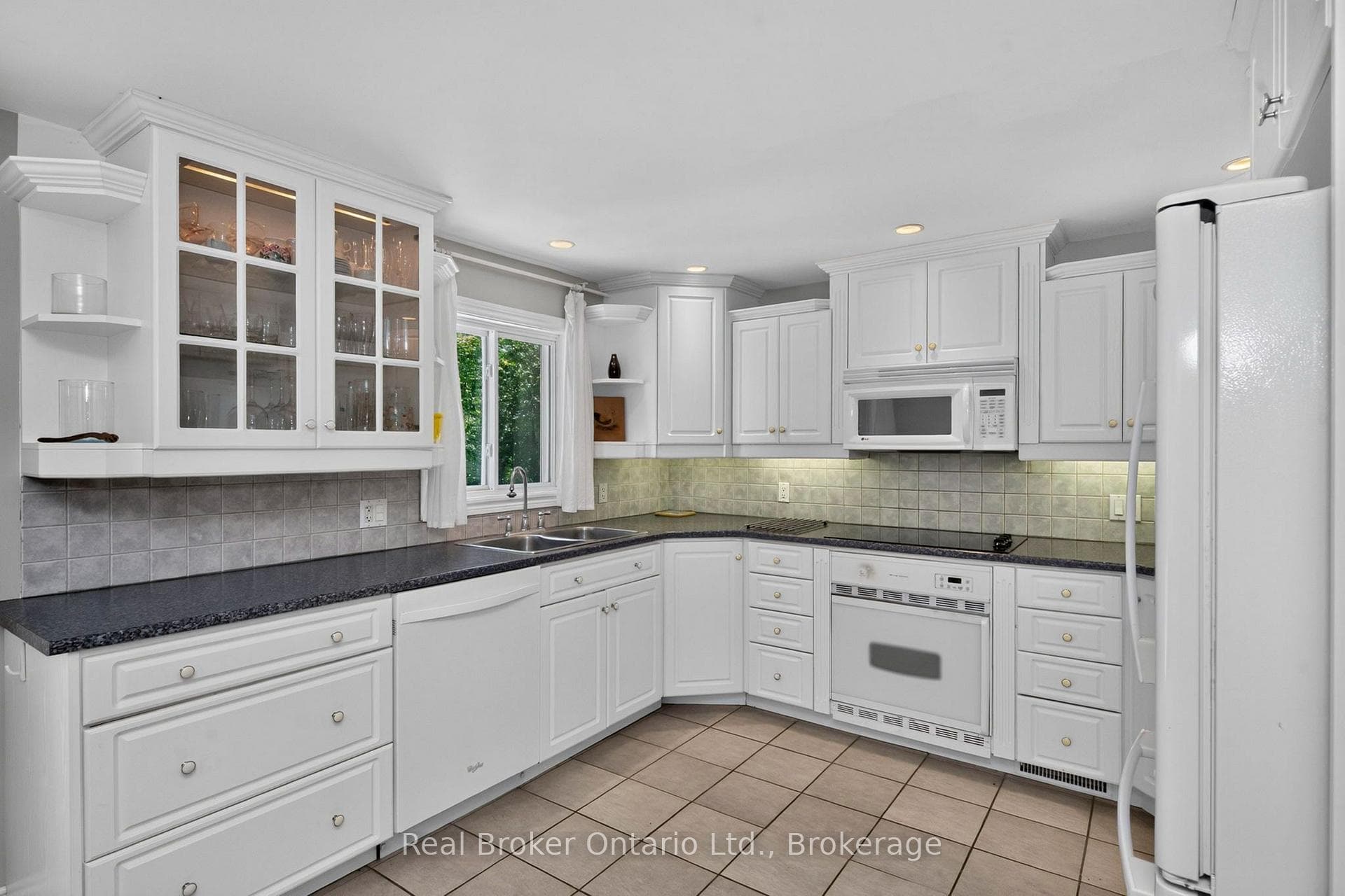 2141 Champlain Road photo 7