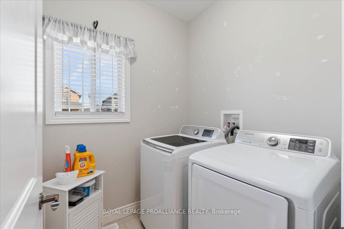 47 Farmington Crescent photo 21