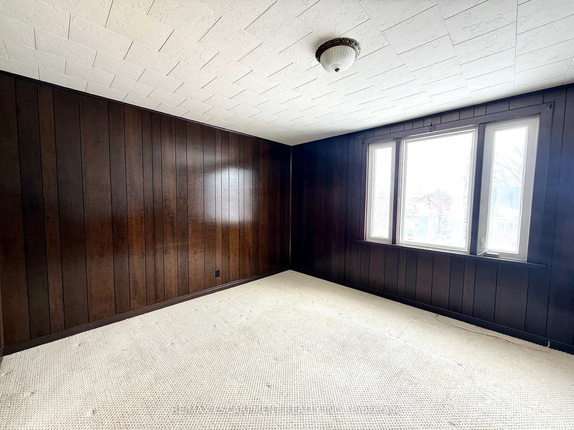 17 Lyons Avenue Unit 2 photo 3
