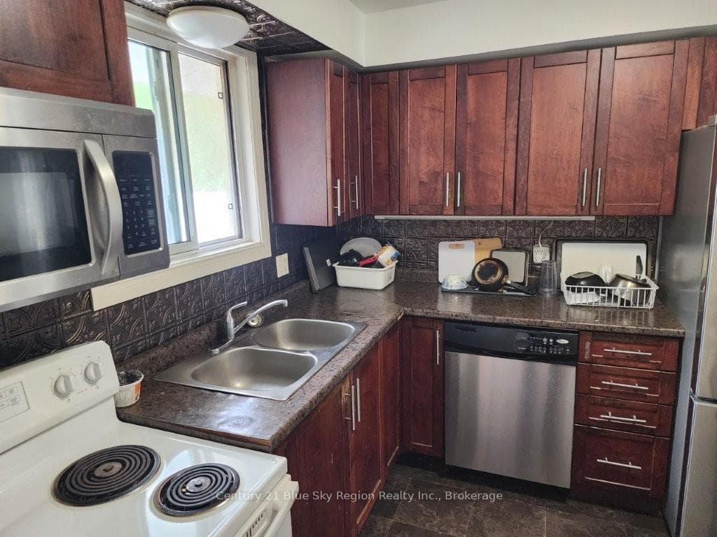 677 Tackaberry Drive photo 9