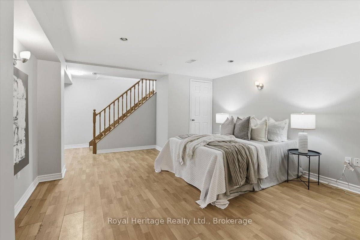 413 Elizabeth Street photo 28