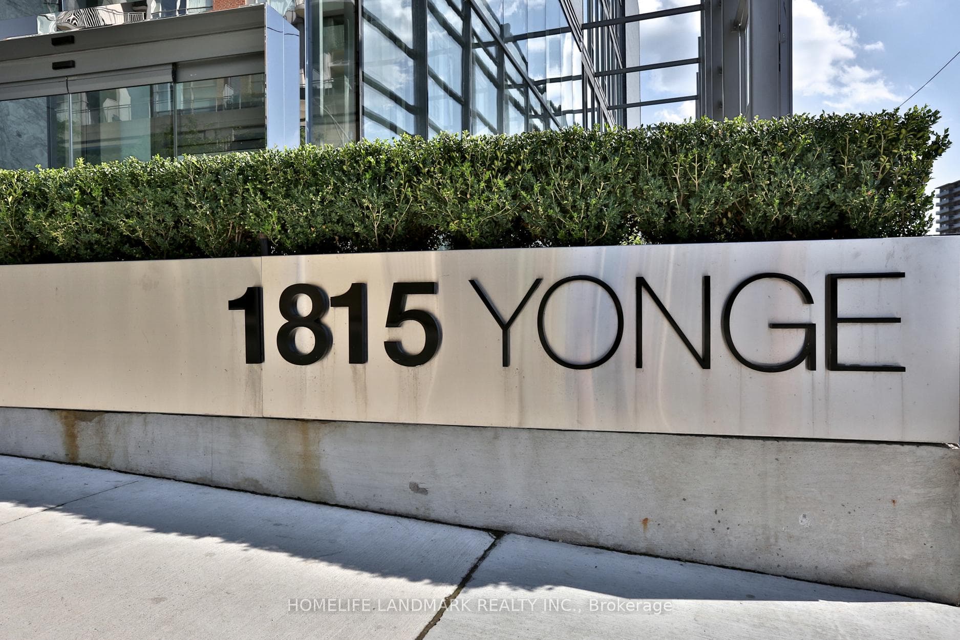 1815 Yonge Street Unit 1007 photo 2