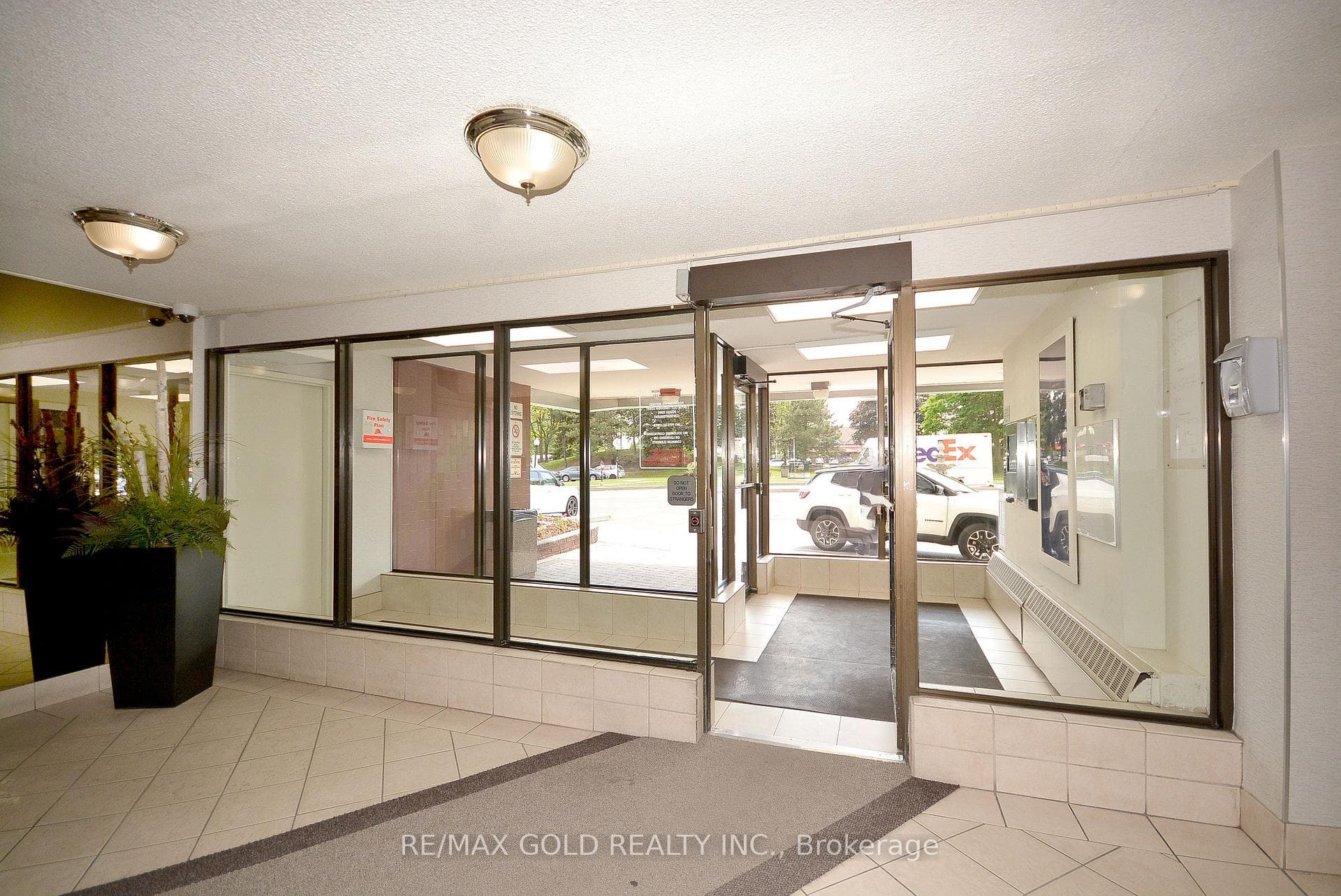 18 Knightsbridge Road Unit 809 photo 6