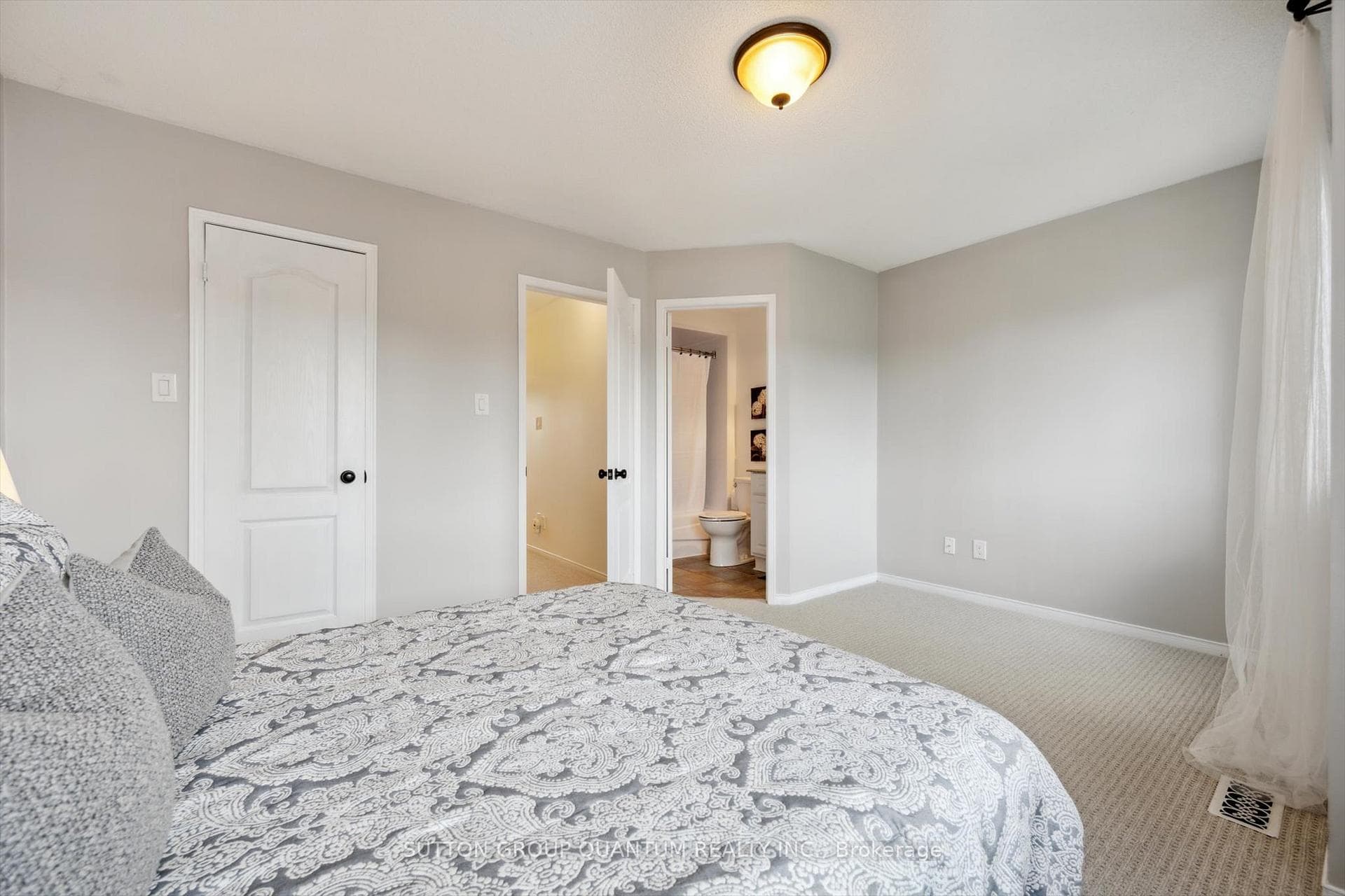 2078 Glenhampton Road photo 16