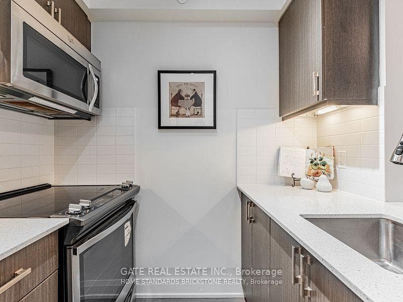 18 Graydon Hall Drive Unit 808 photo 6