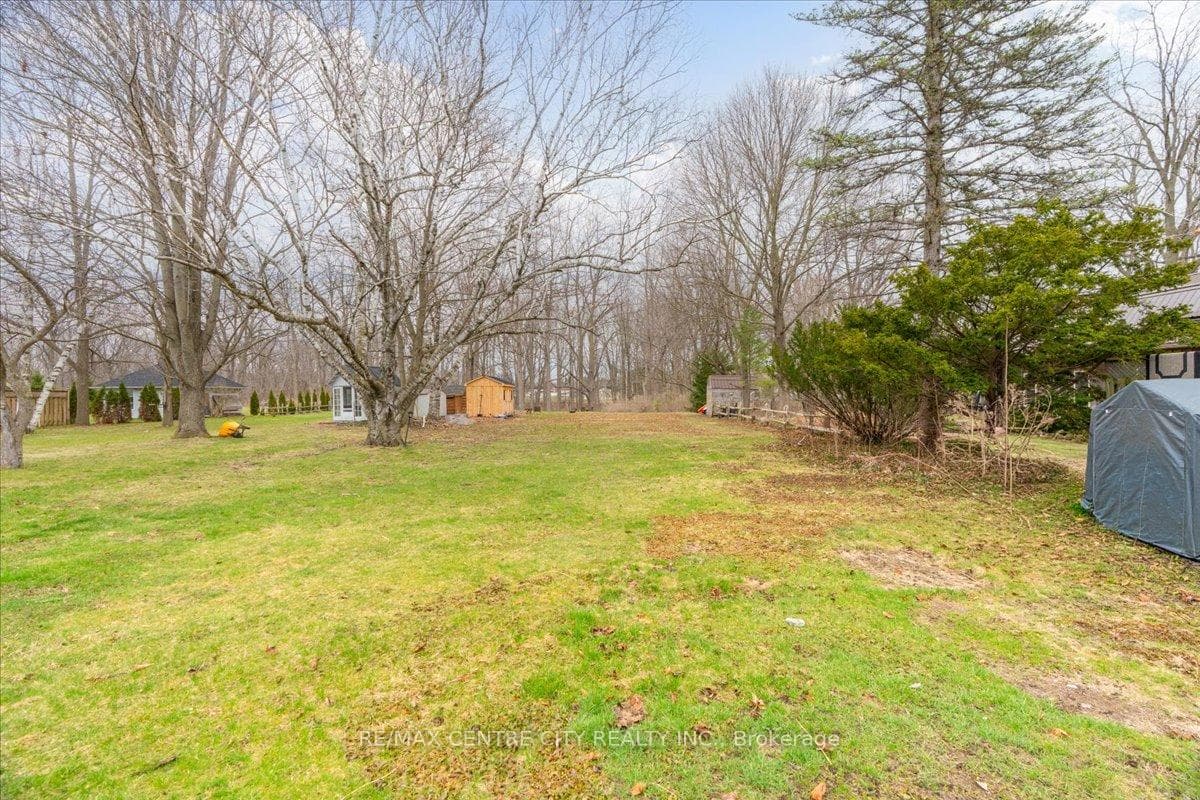 549 Victoria Street photo 29