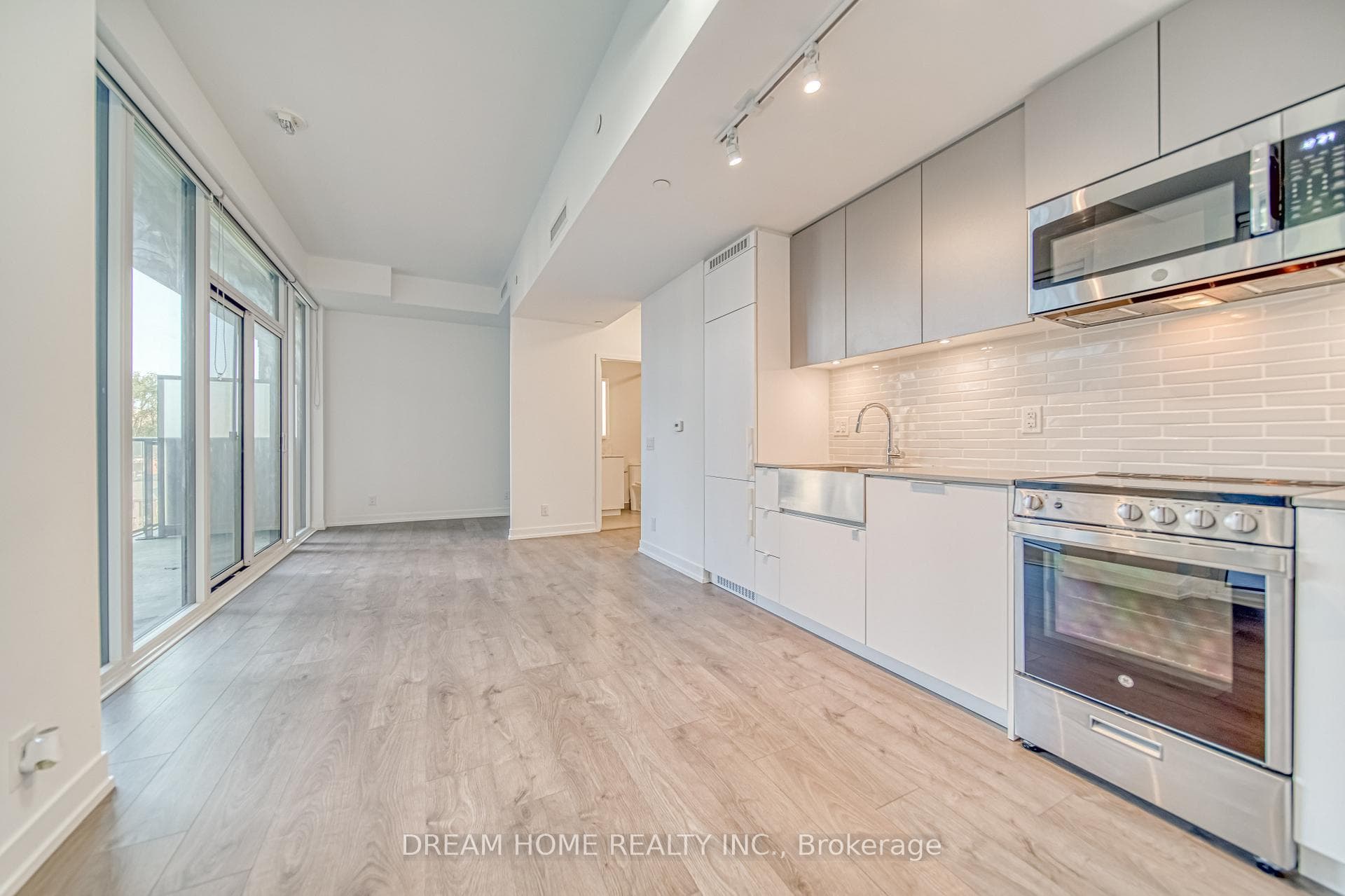 270 Dufferin Street Unit 416 photo 8