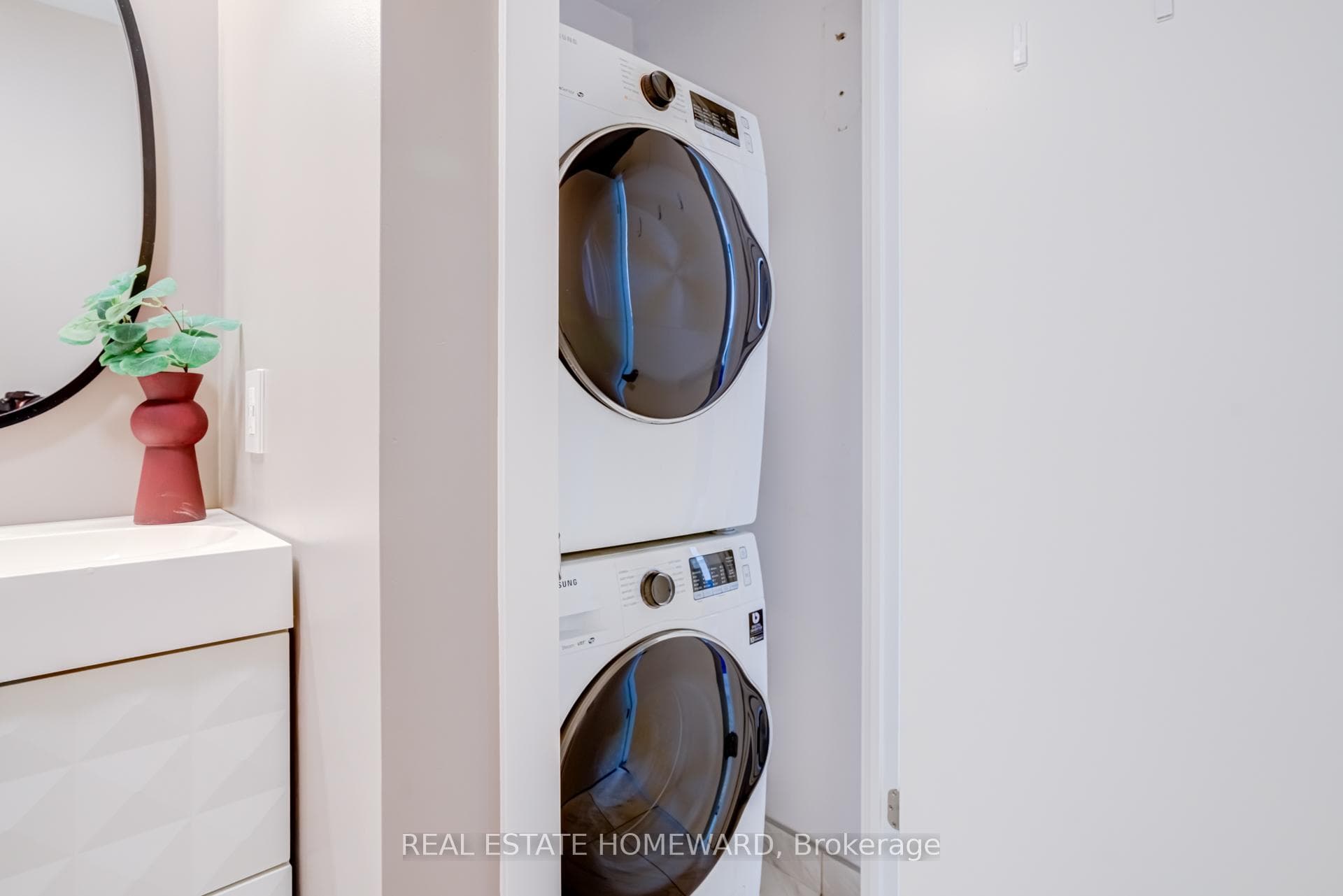 38 Howard Park Avenue Unit 527 photo 13