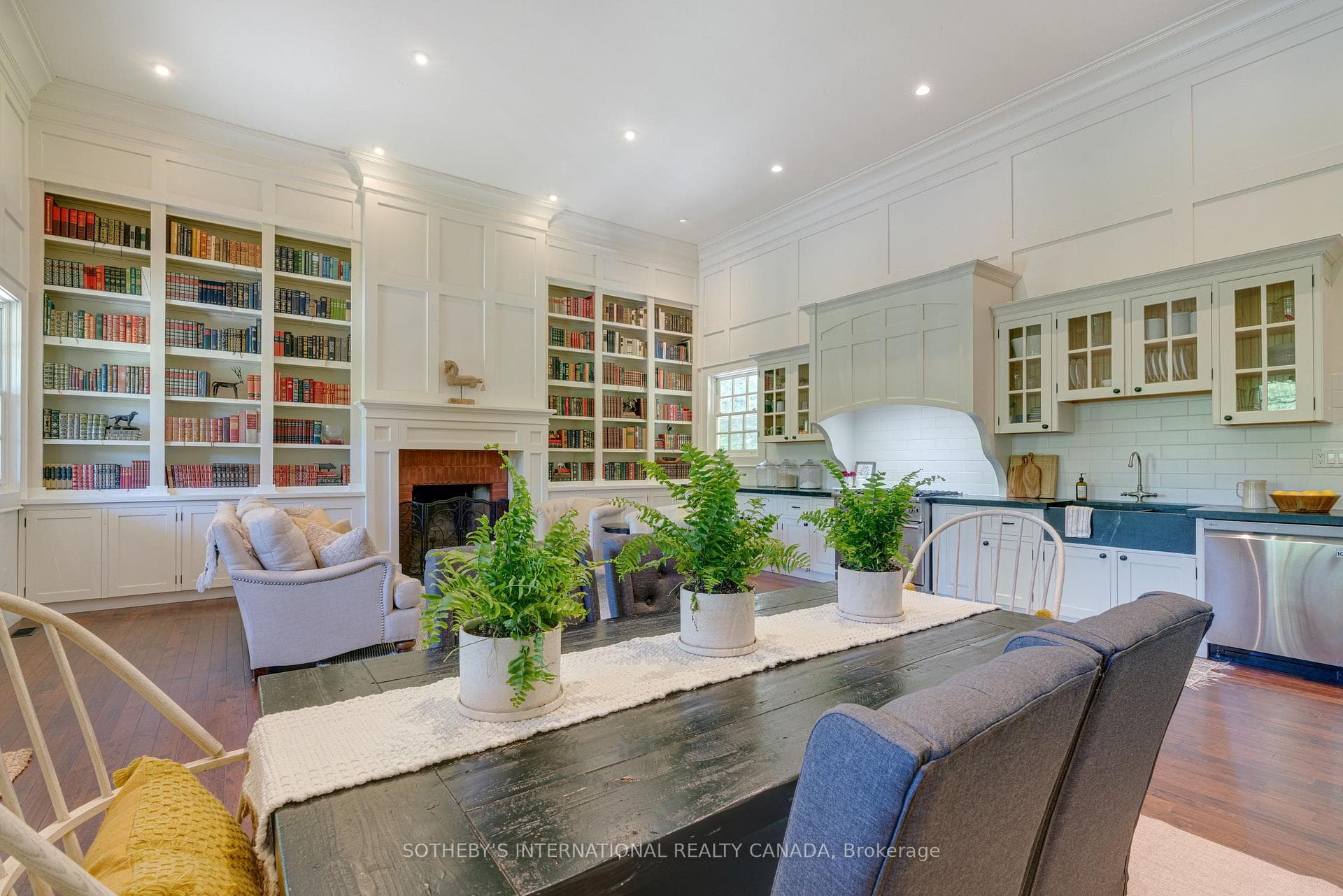 2877 McSherry Lane photo 7