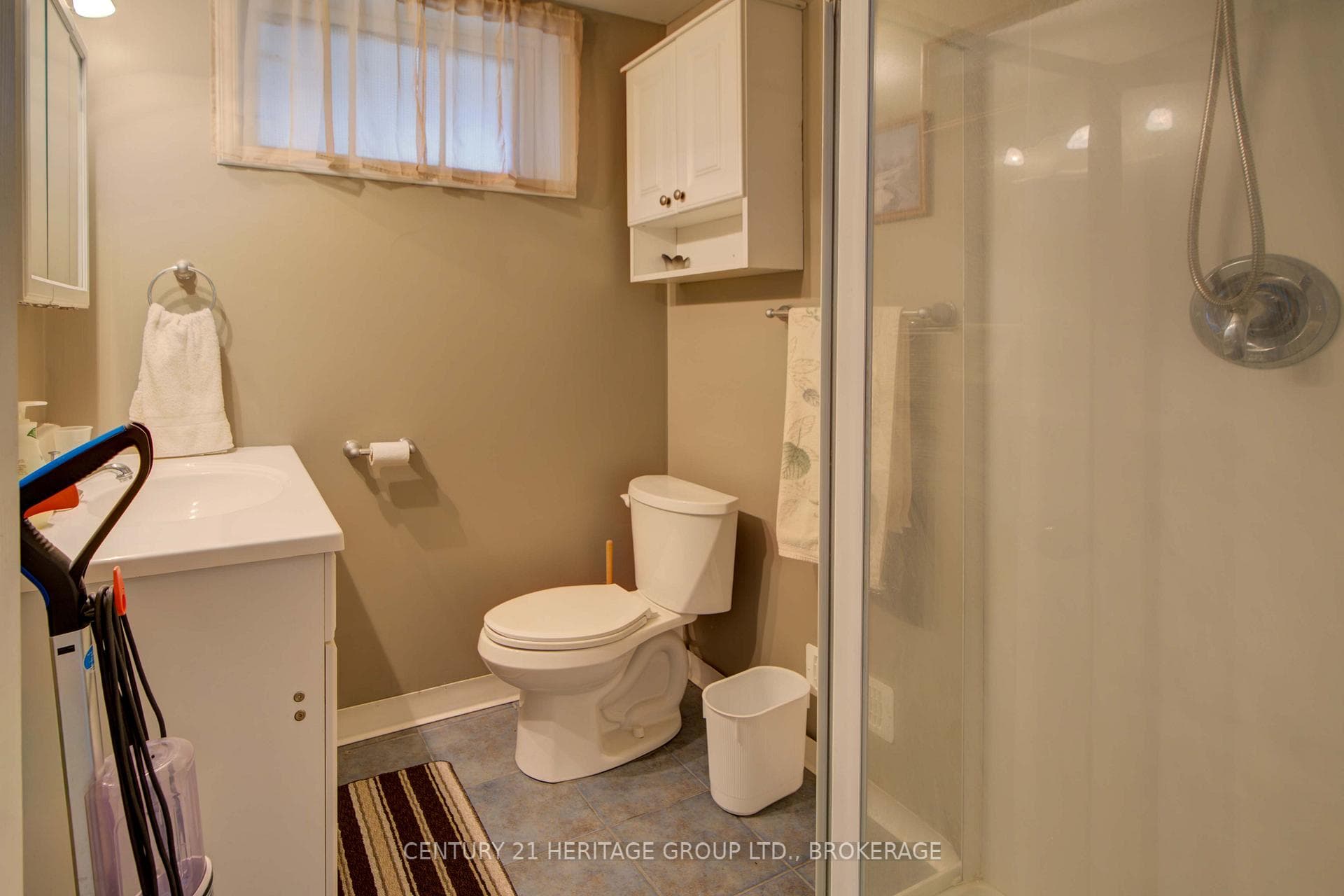 217 Wellington Street photo 40