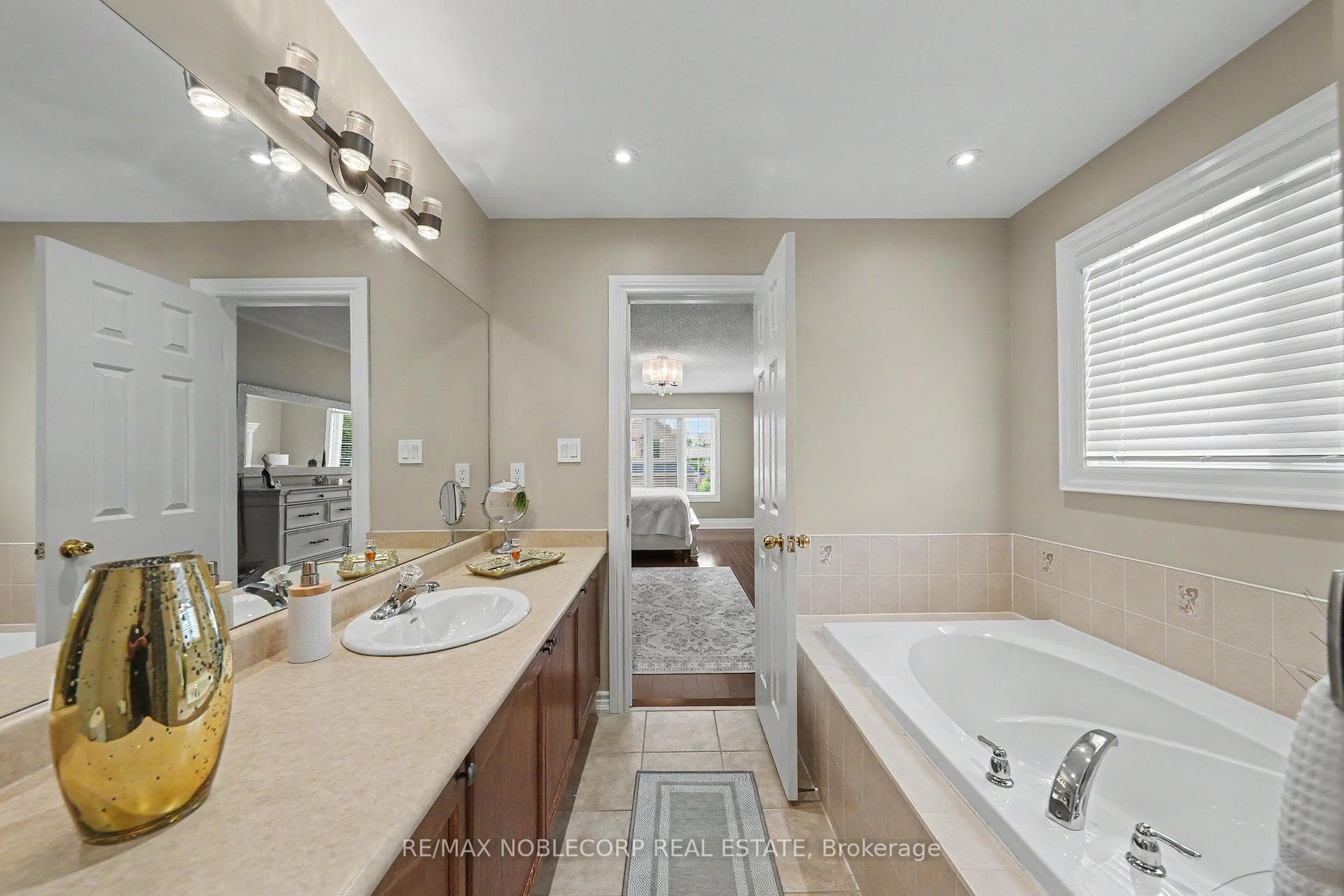 37 Christensen Avenue photo 29