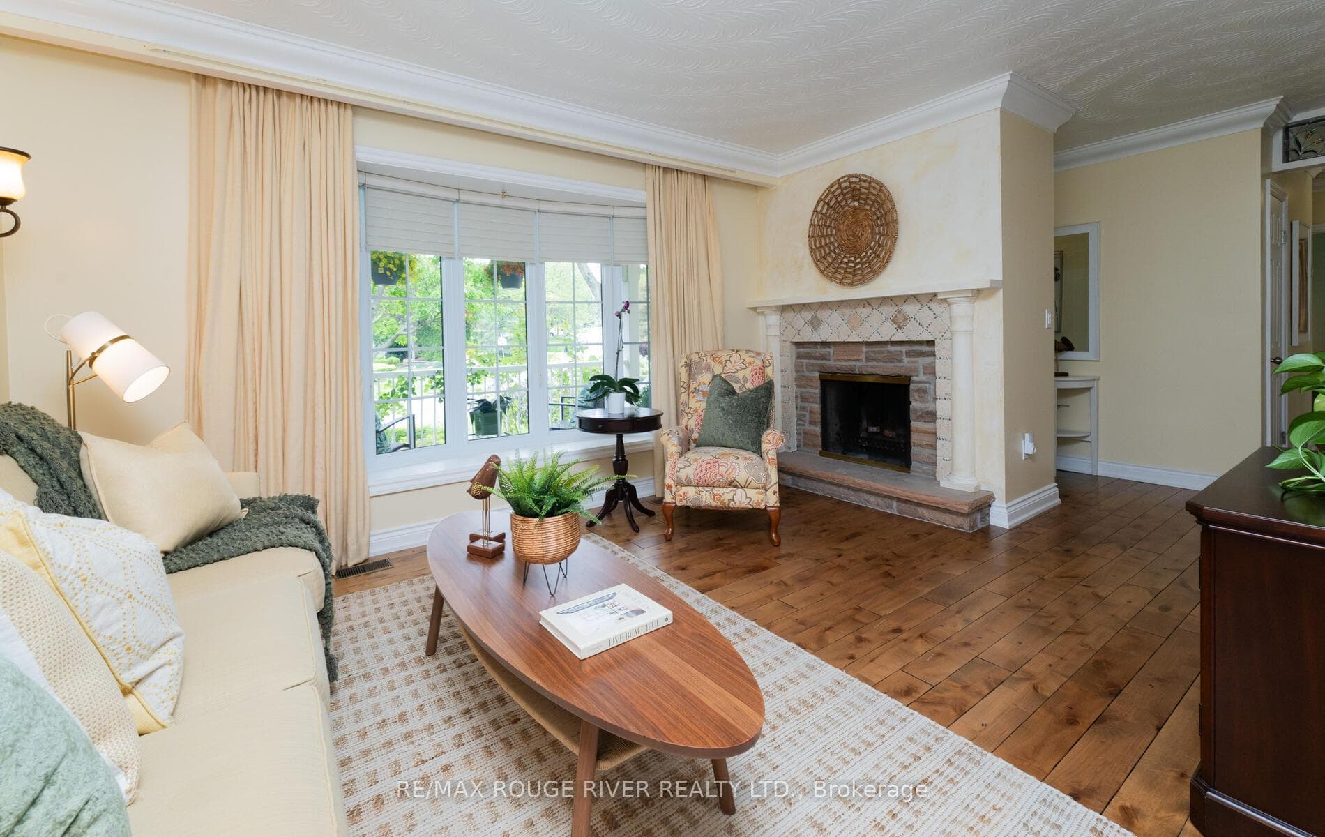 445 Friendship Avenue photo 8