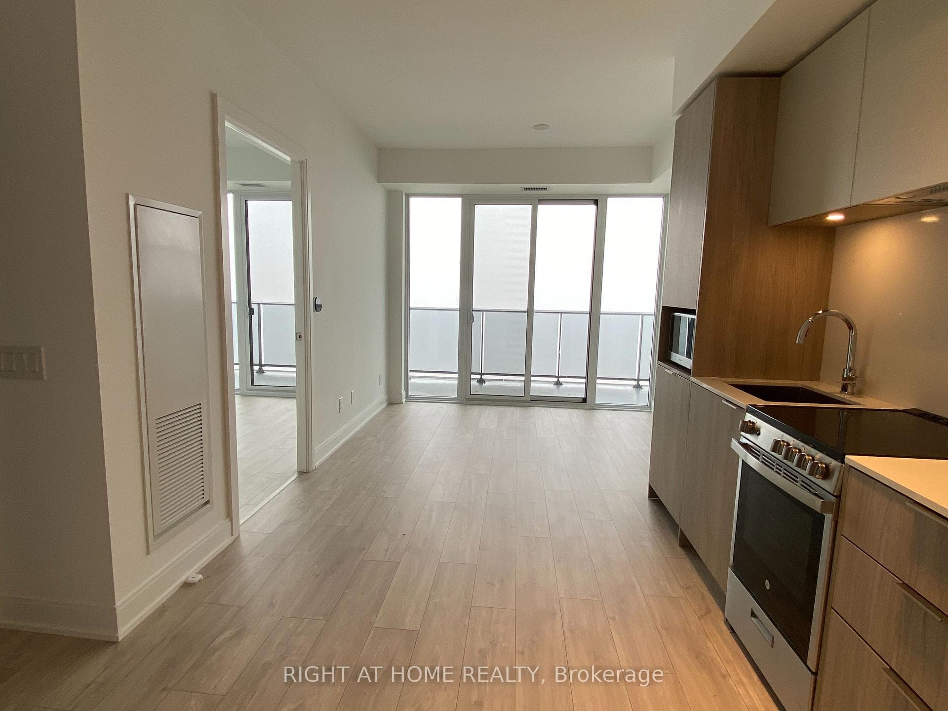 70 ANNIE CRAIG Drive Unit 1801 photo 2