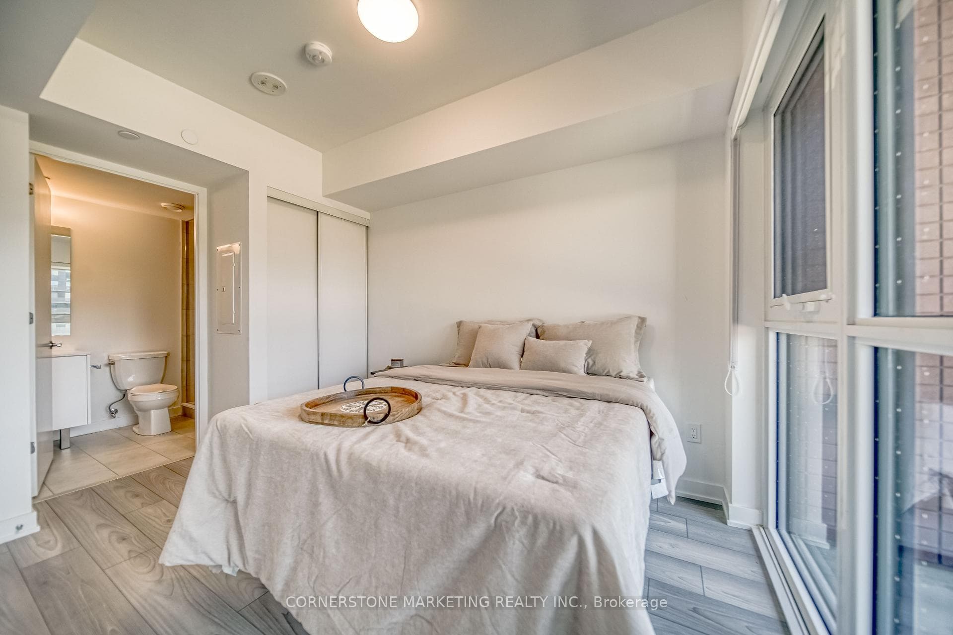 8 Tippett Road Unit 428 photo 24