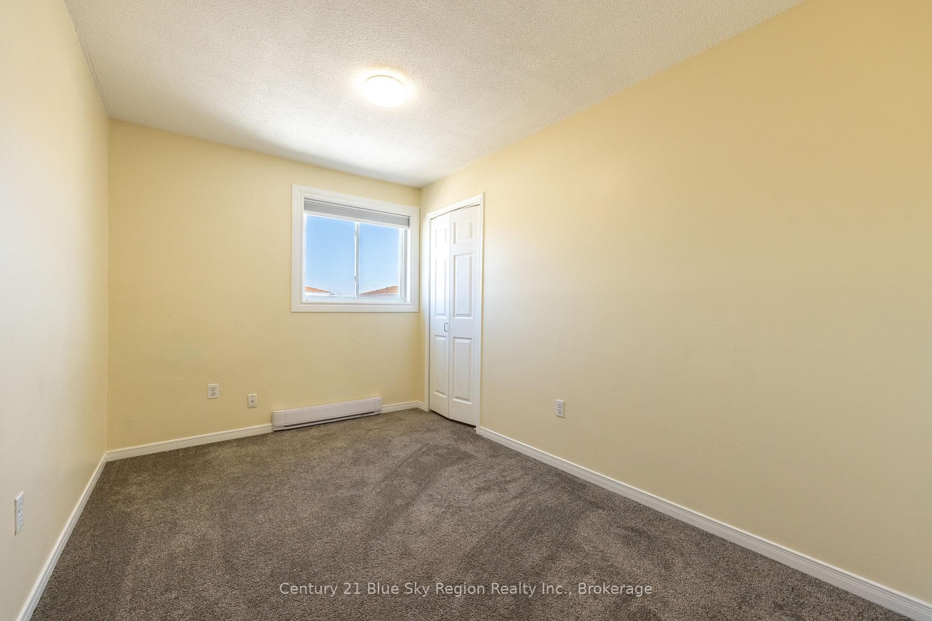 339 Champlain Street photo 14
