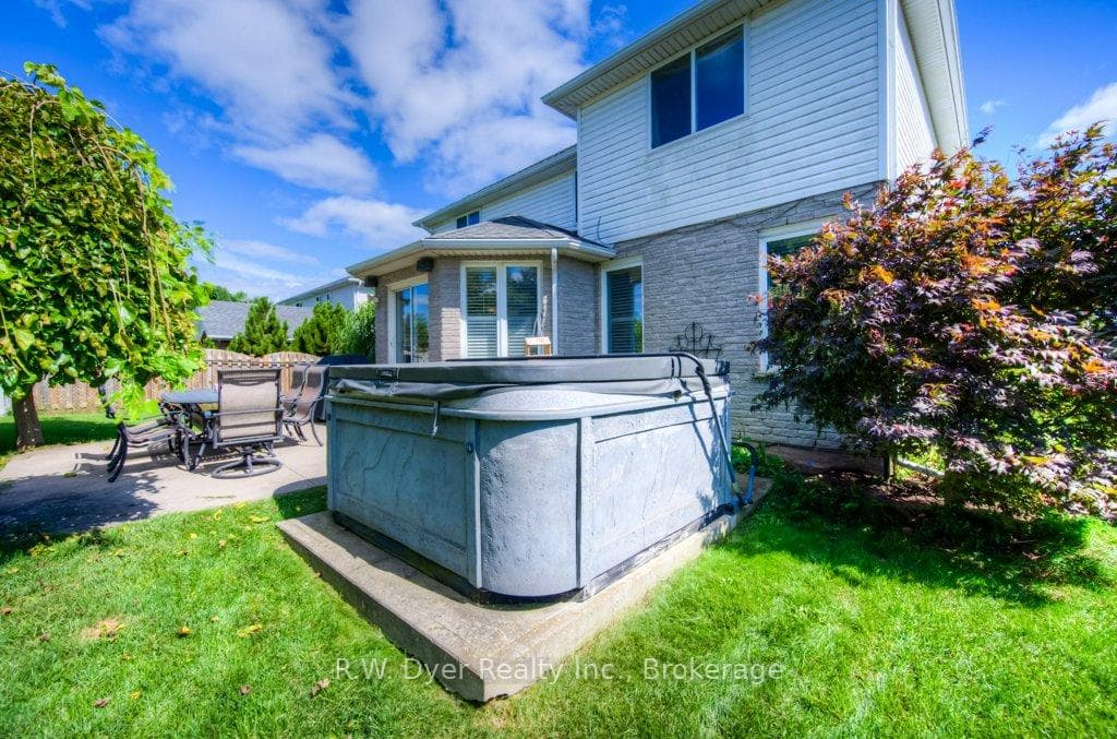 12 Hale Court photo 35