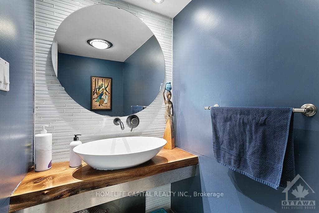 2078 THISTLE Crescent photo 5