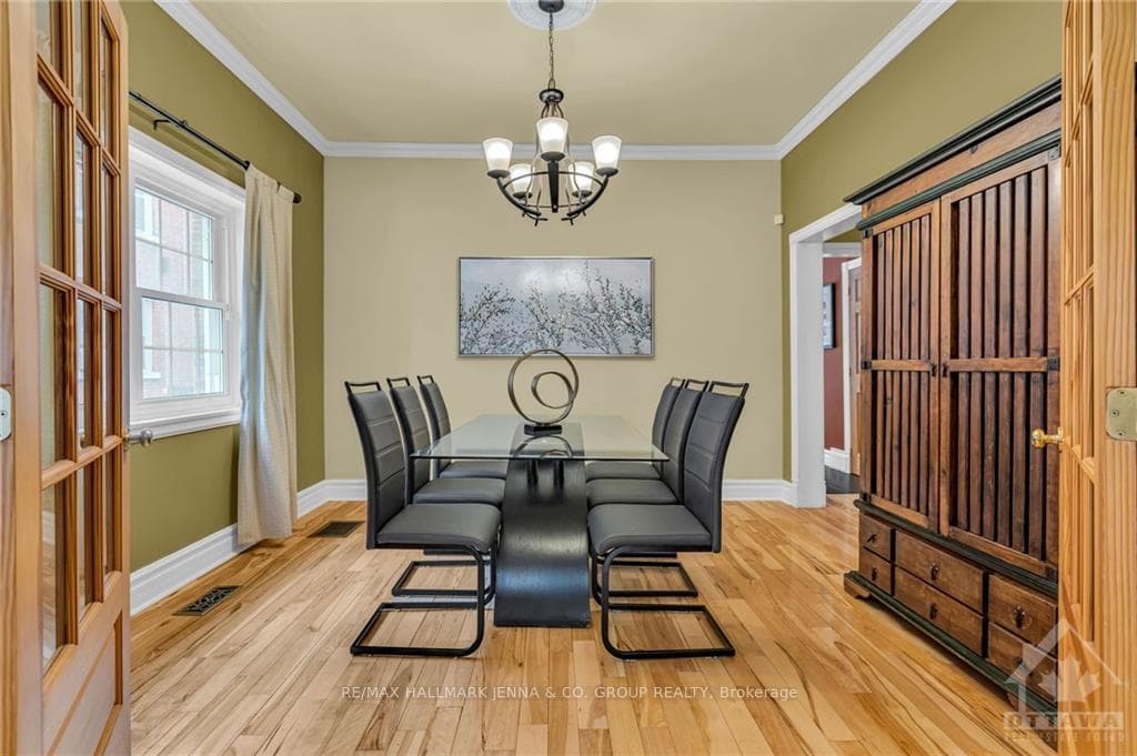 446 MCLEOD Street photo 8