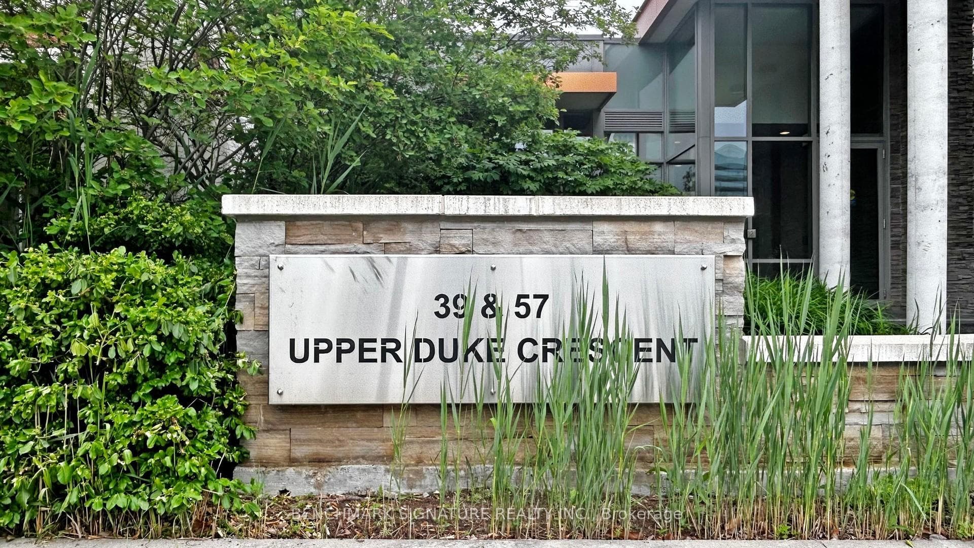 39 Upper Duke Crescent Unit 318 photo 2