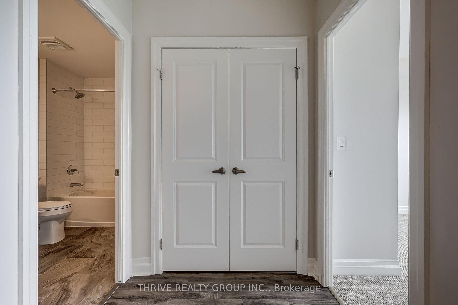 260 Villagewalk Boulevard Unit 707 photo 9