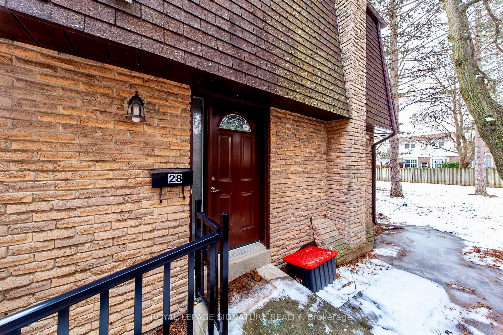 59 Kenninghall Boulevard Unit 28 photo 36