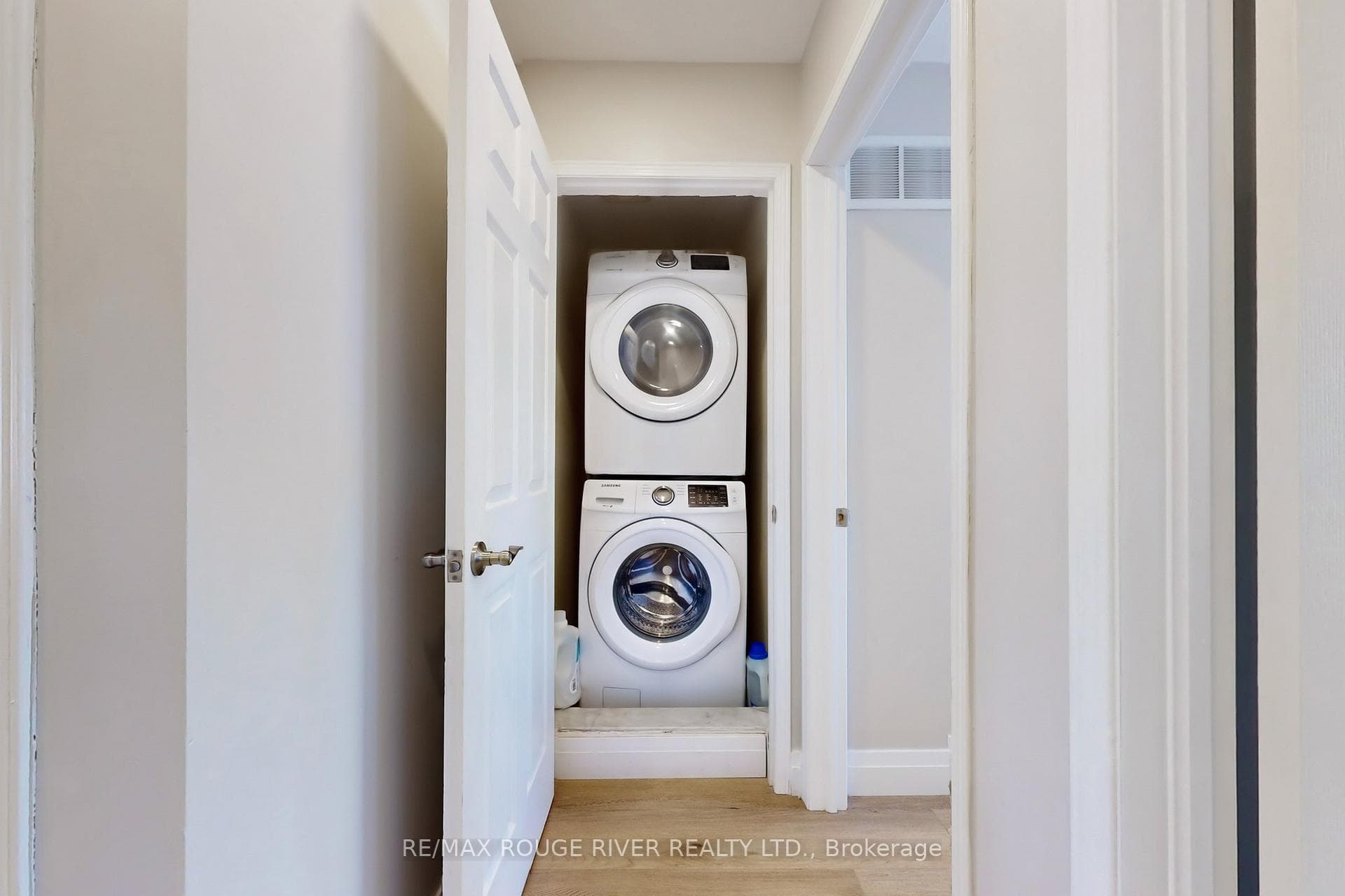 65 Archibald Mews photo 32