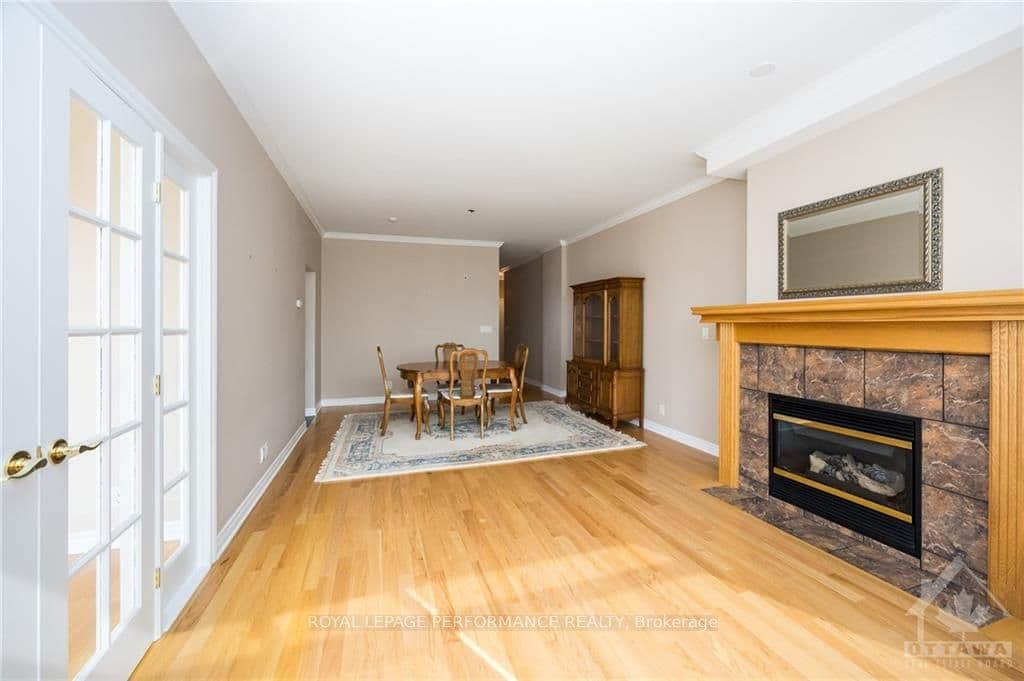 136 DARLINGTON Unit 1006 photo 6
