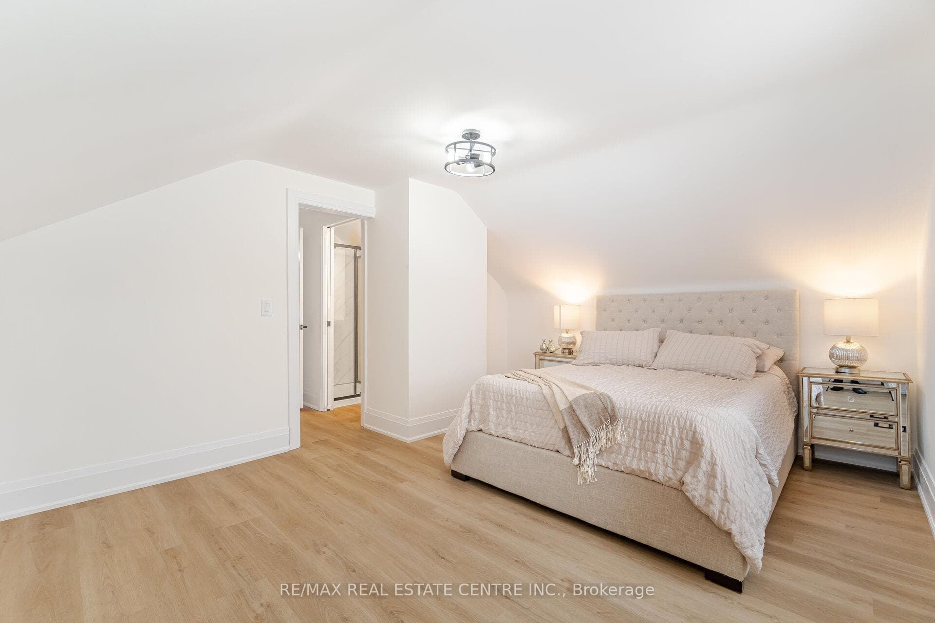 21 Crombie Street photo 30