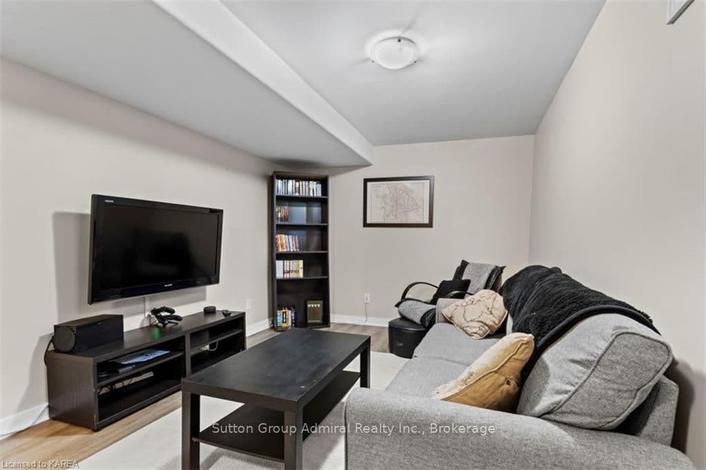 827 BRIDLE PATH Crescent photo 11