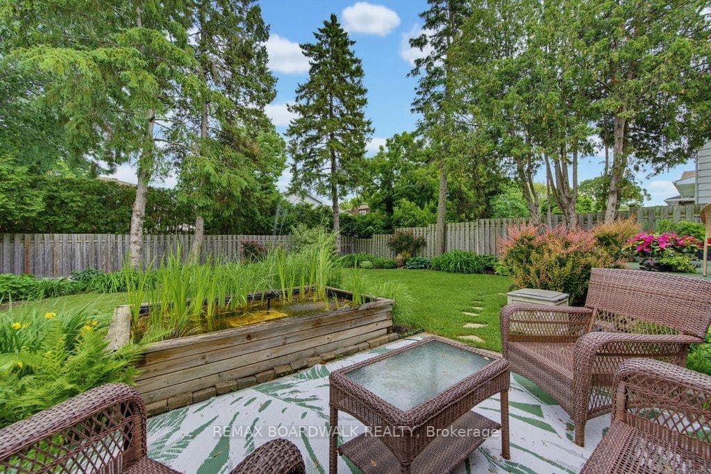 1703 Fieldstone Crescent photo 40