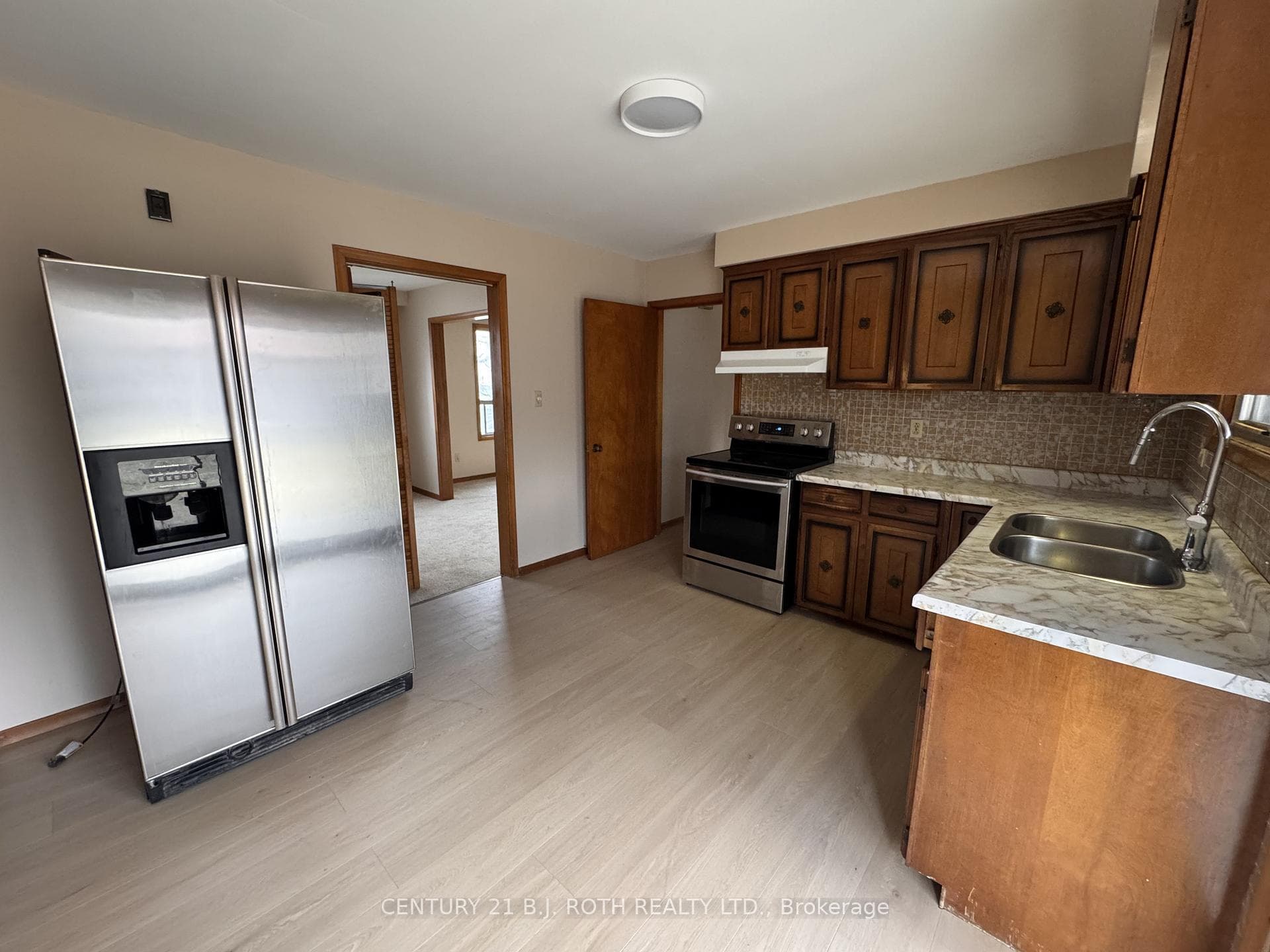 915 Taunton Road photo 3