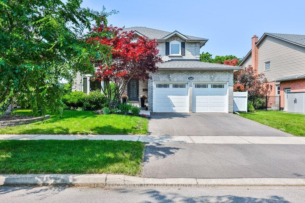 2060 Parklane Crescent photo 1