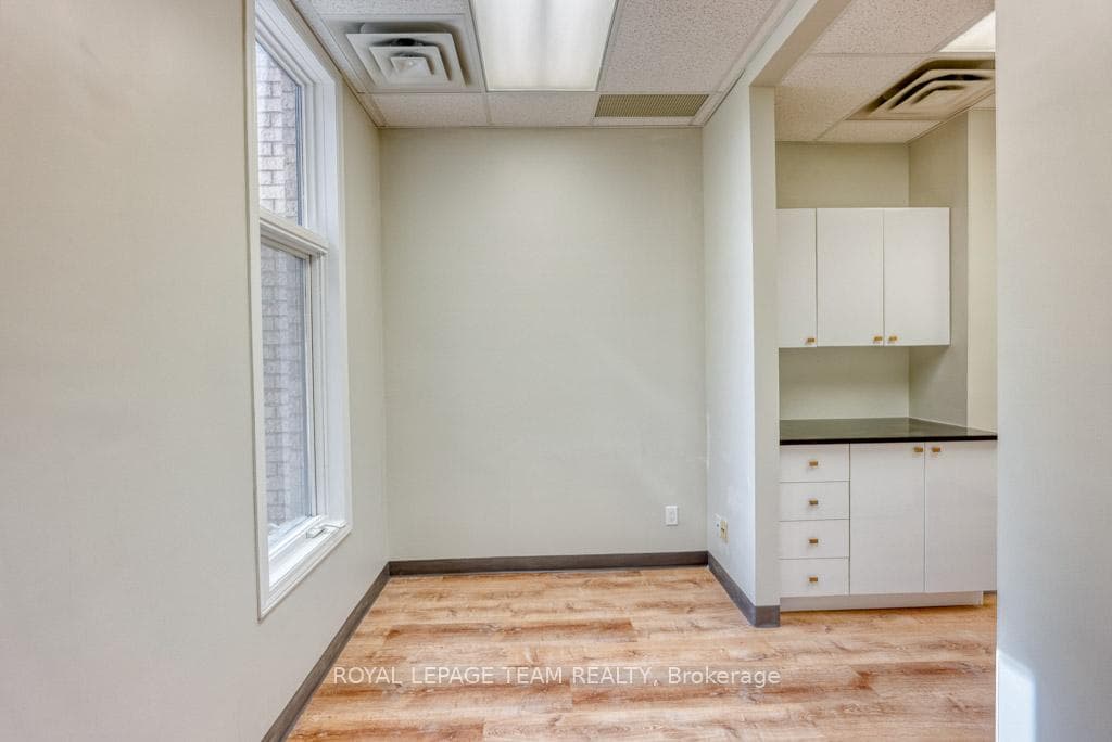 84 Centrepointe Drive photo 15