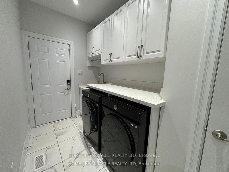 17 Rosewell Crescent photo 12