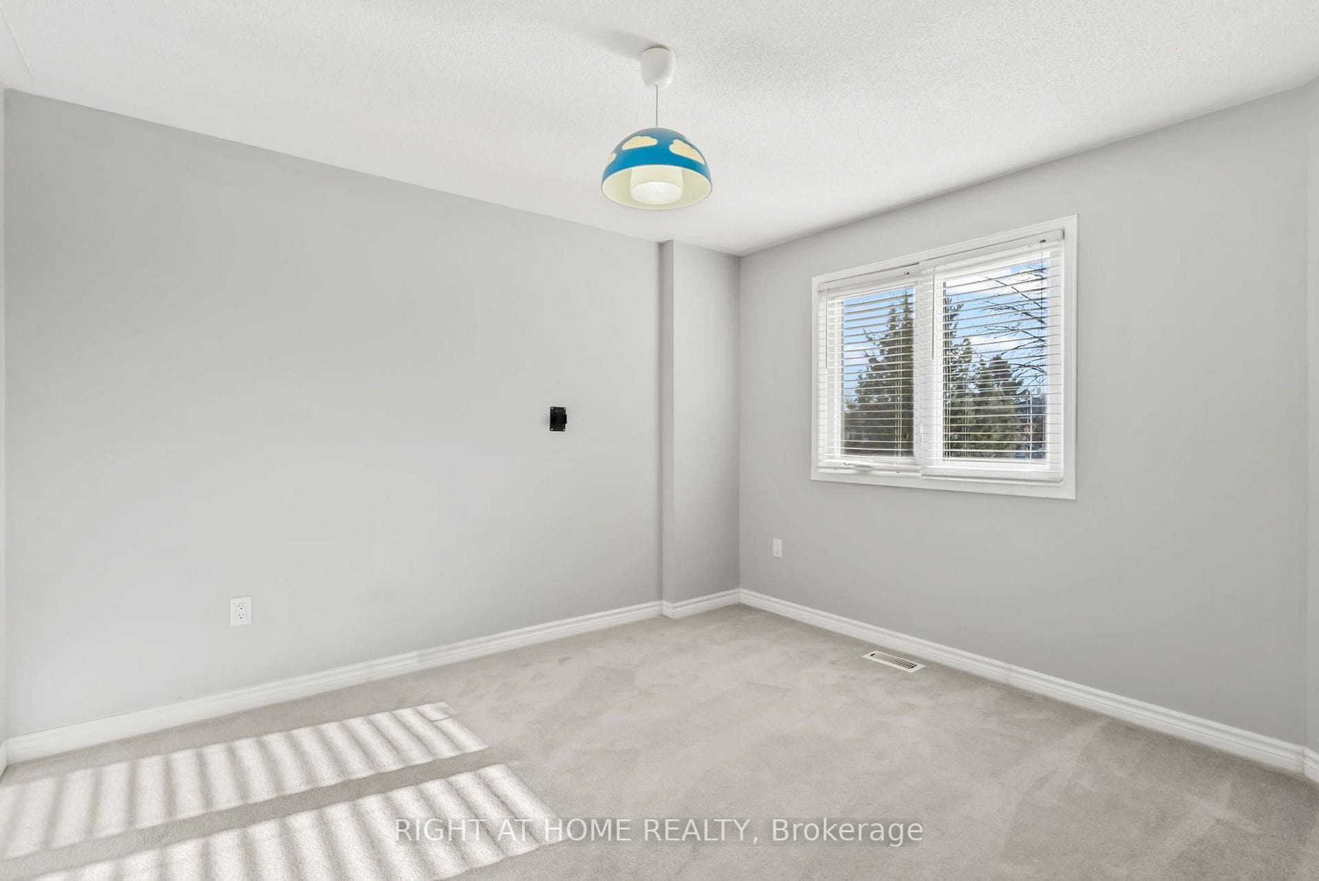 1040 Beaver Valley Crescent photo 37