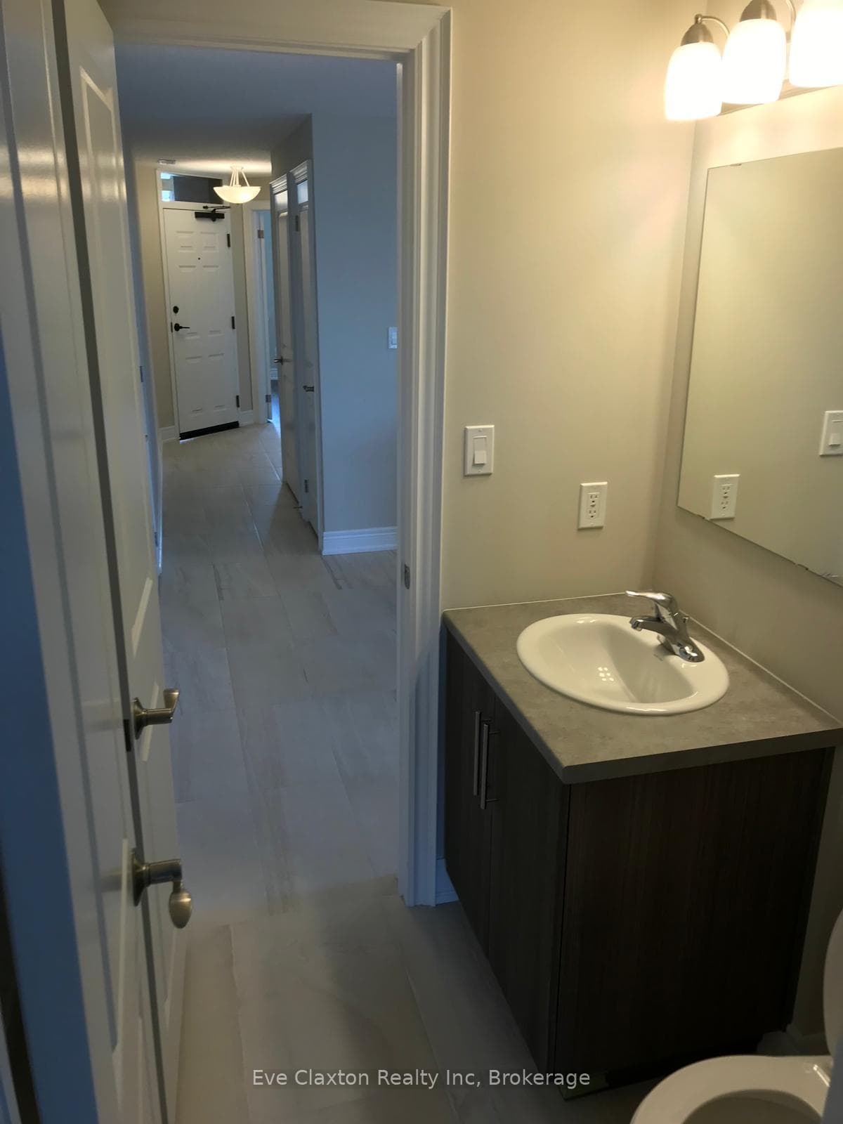 333 Gosling Gardens Unit 209 photo 9
