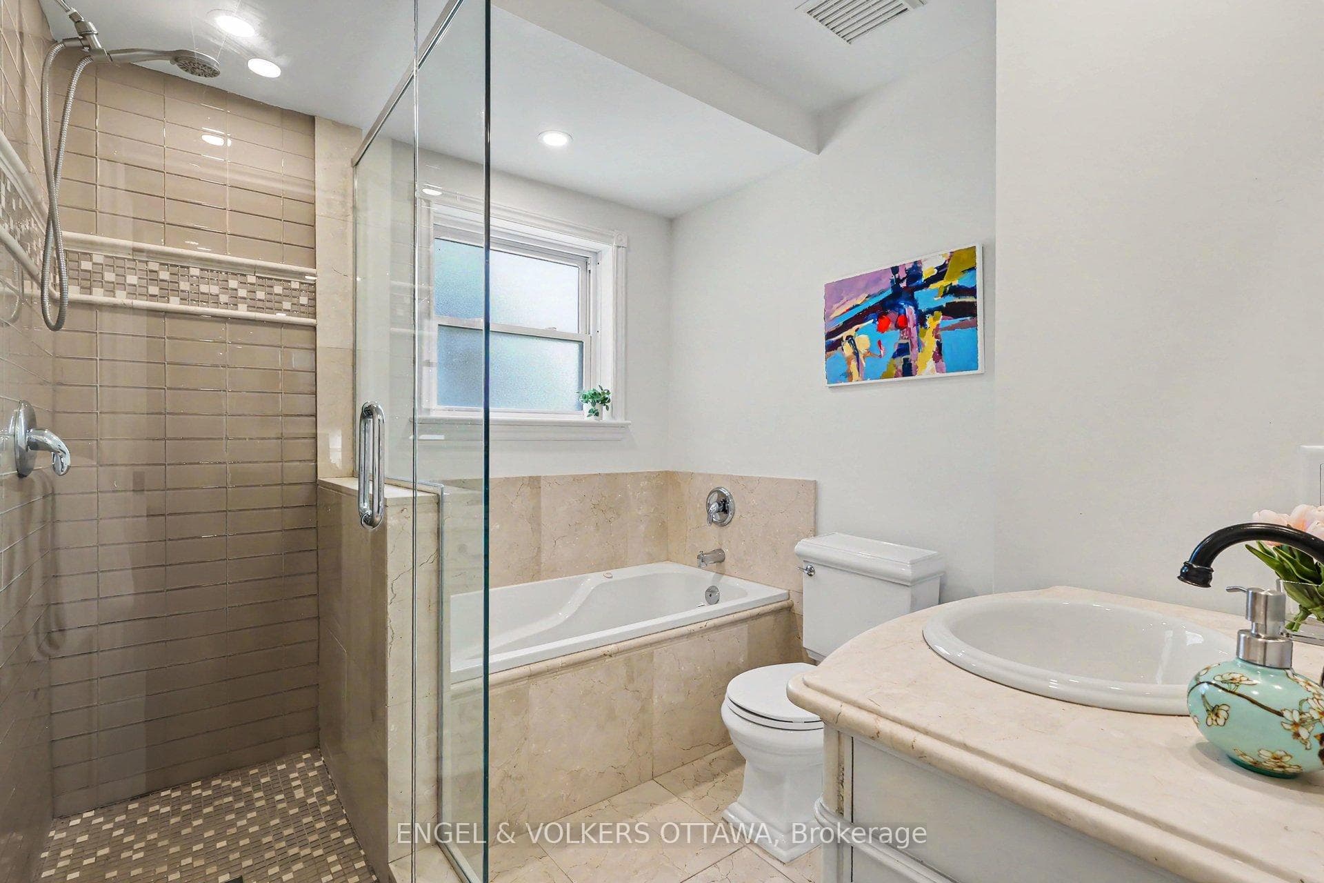 101 Ivy Crescent photo 23