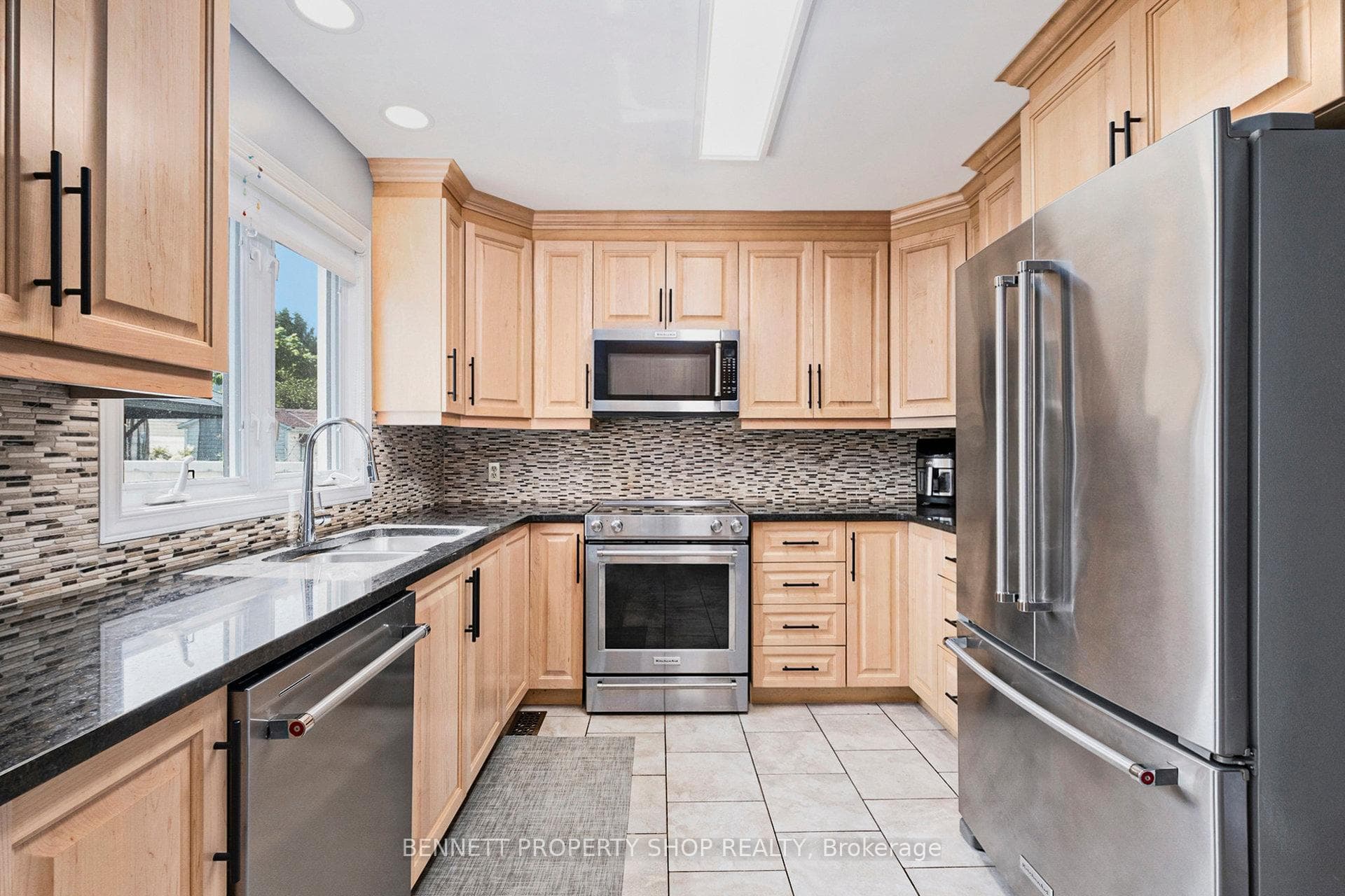 778 Montcrest Drive photo 8