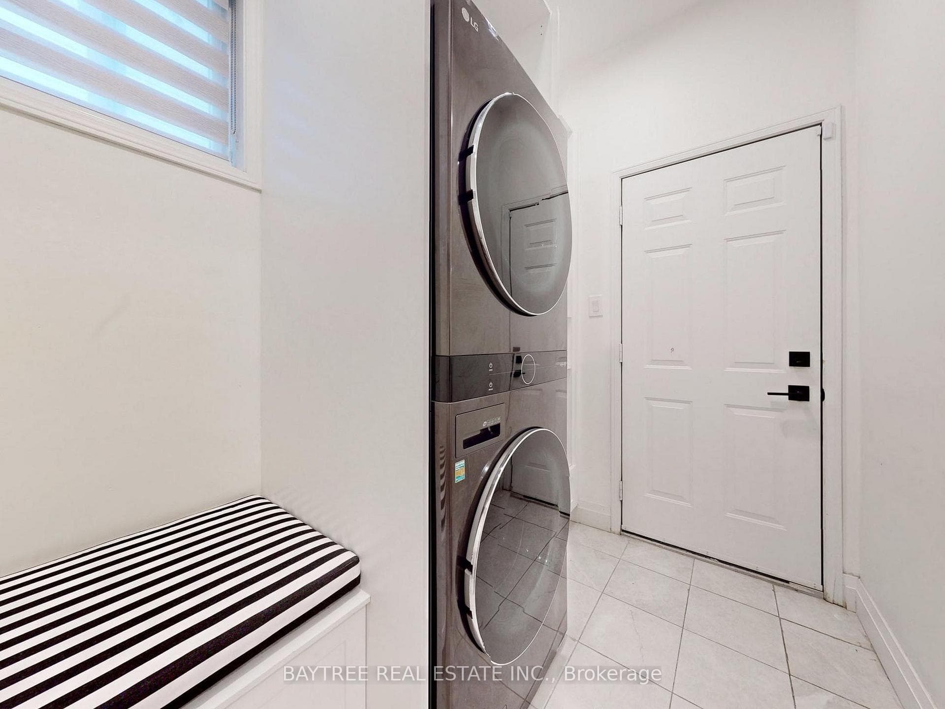 1034 Corrie Street photo 36