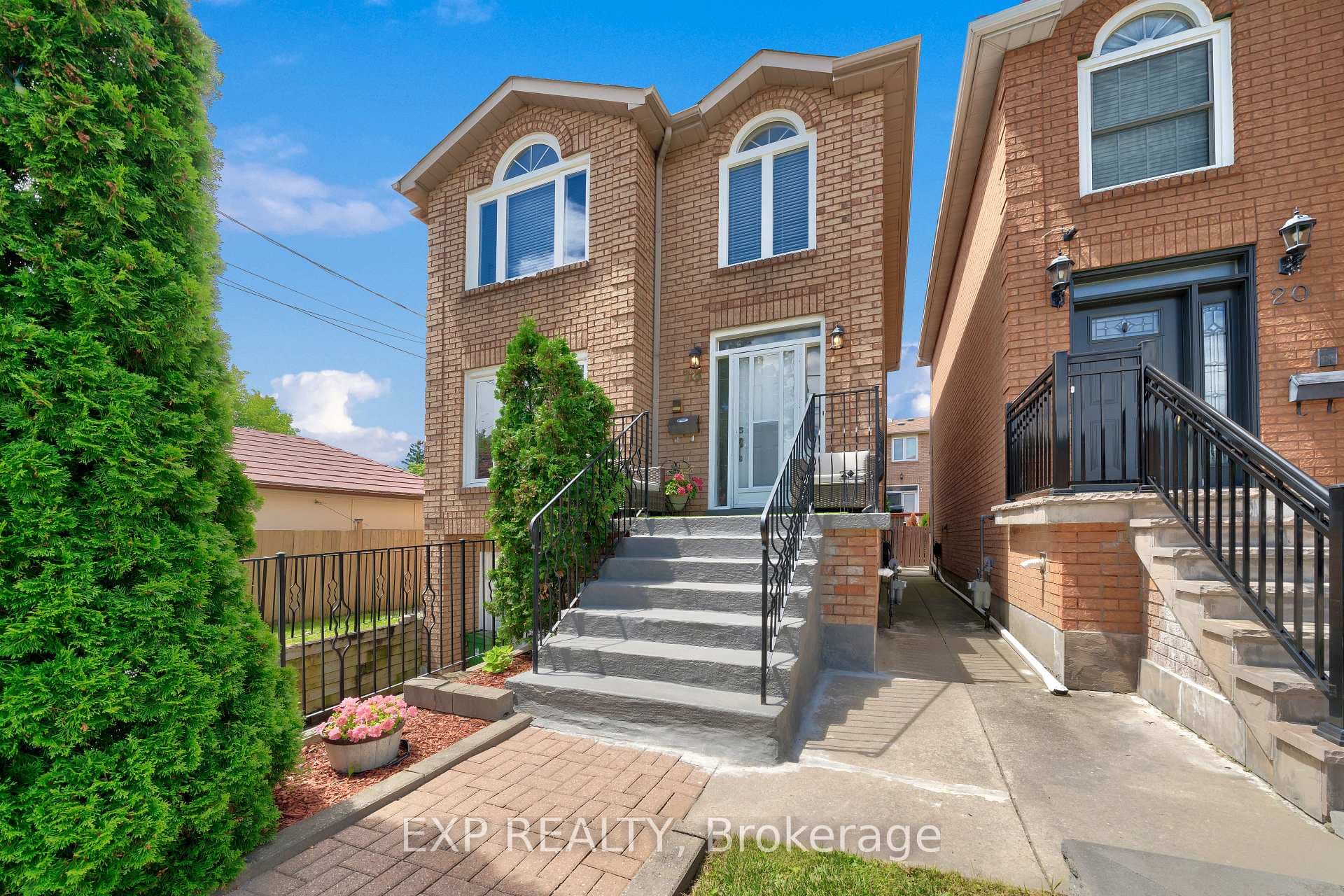 18 Westlake Crescent photo 1