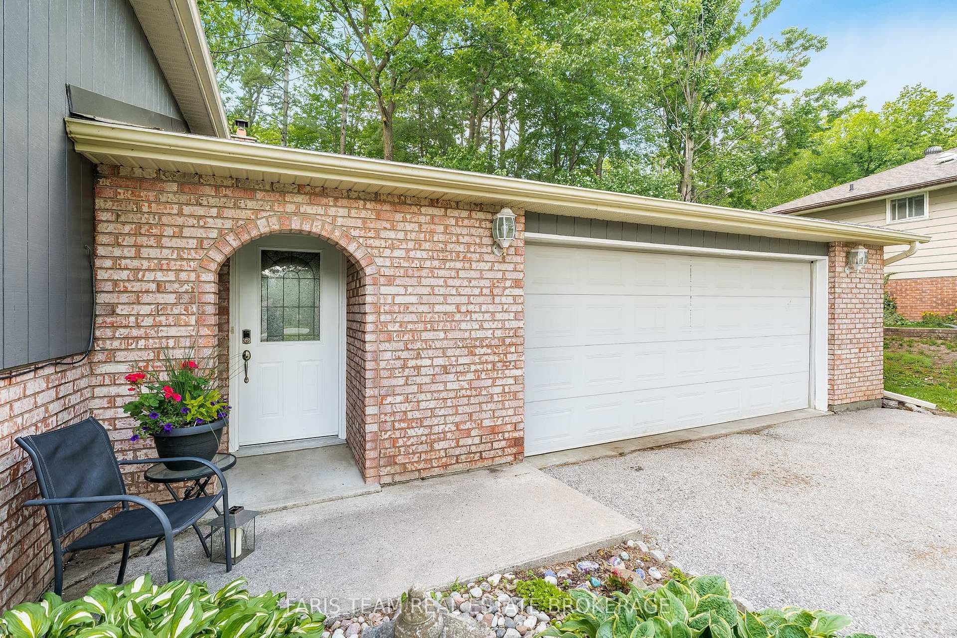 1202 Sunnidale Road photo 4