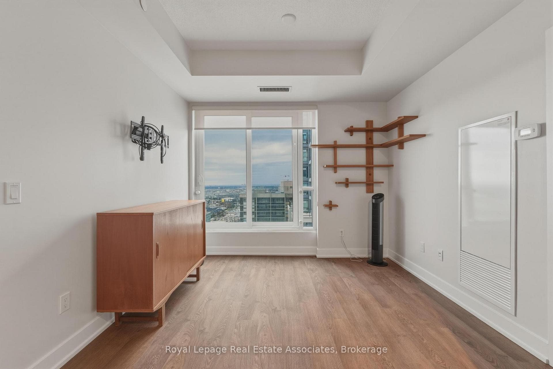 7 Mabelle Avenue Unit 3110 photo 3