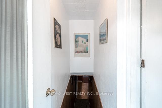 1081 Islington Avenue photo 19