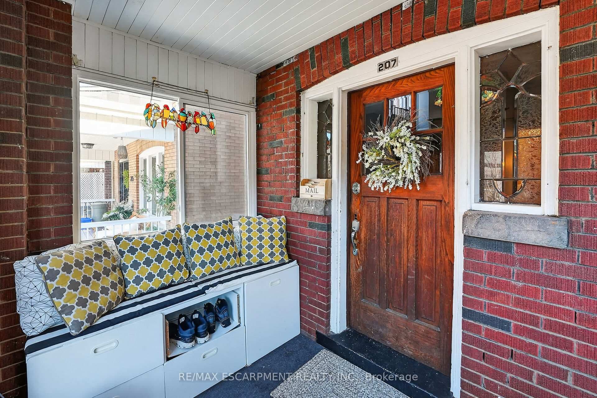 207 EDGEMONT Street photo 4