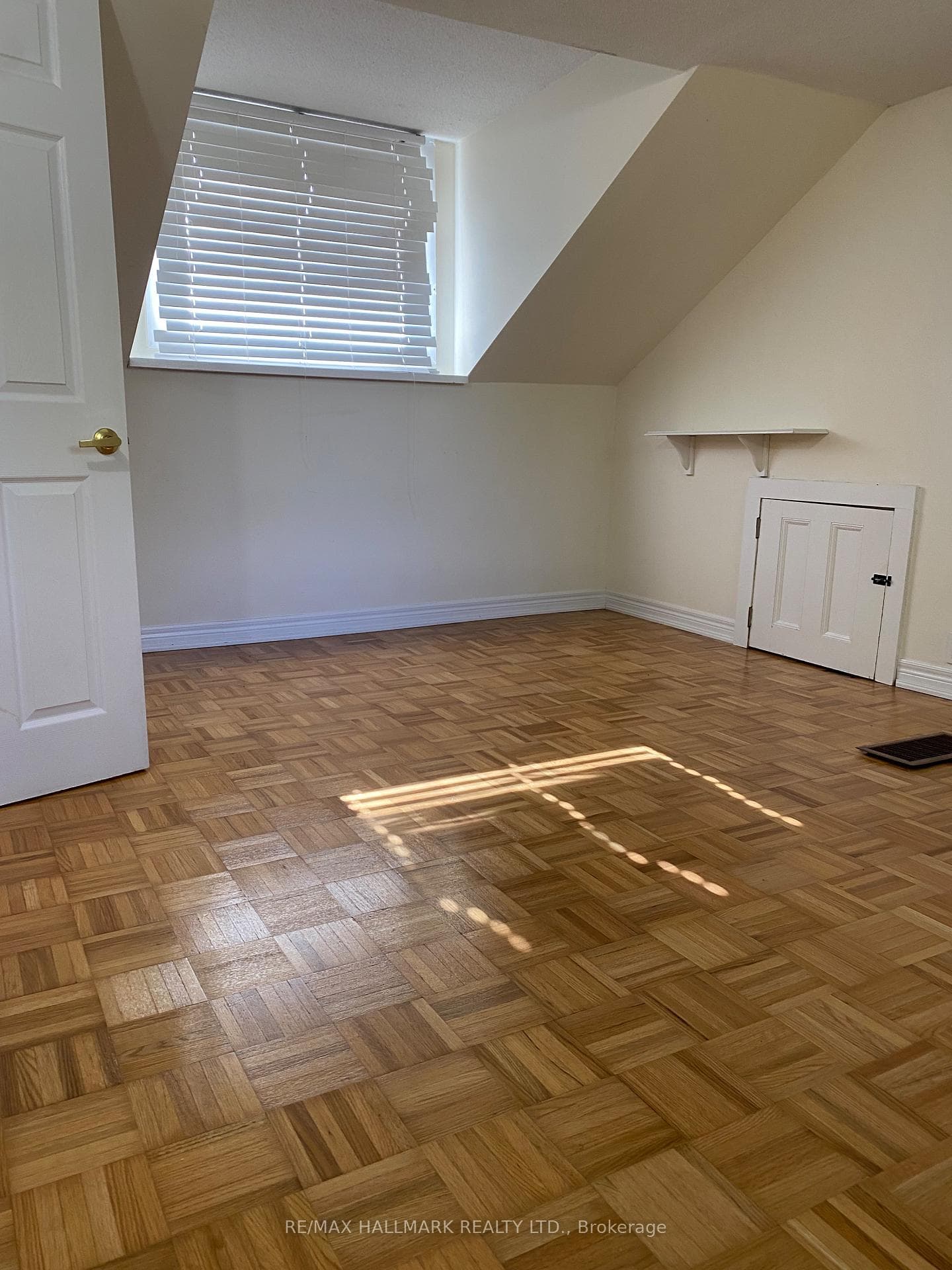 5440 Yonge Street photo 14