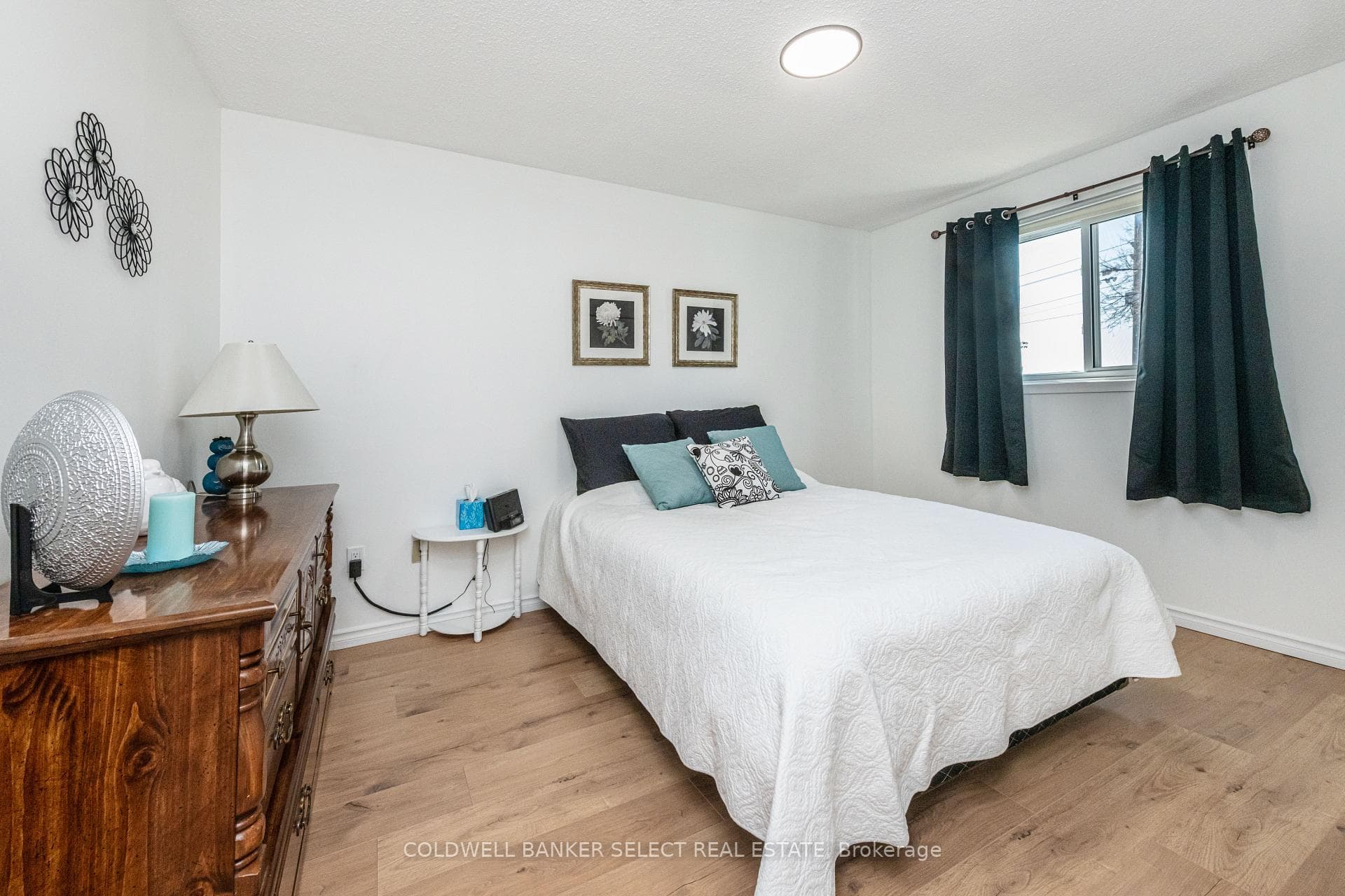 354 Whitehead Crescent photo 24